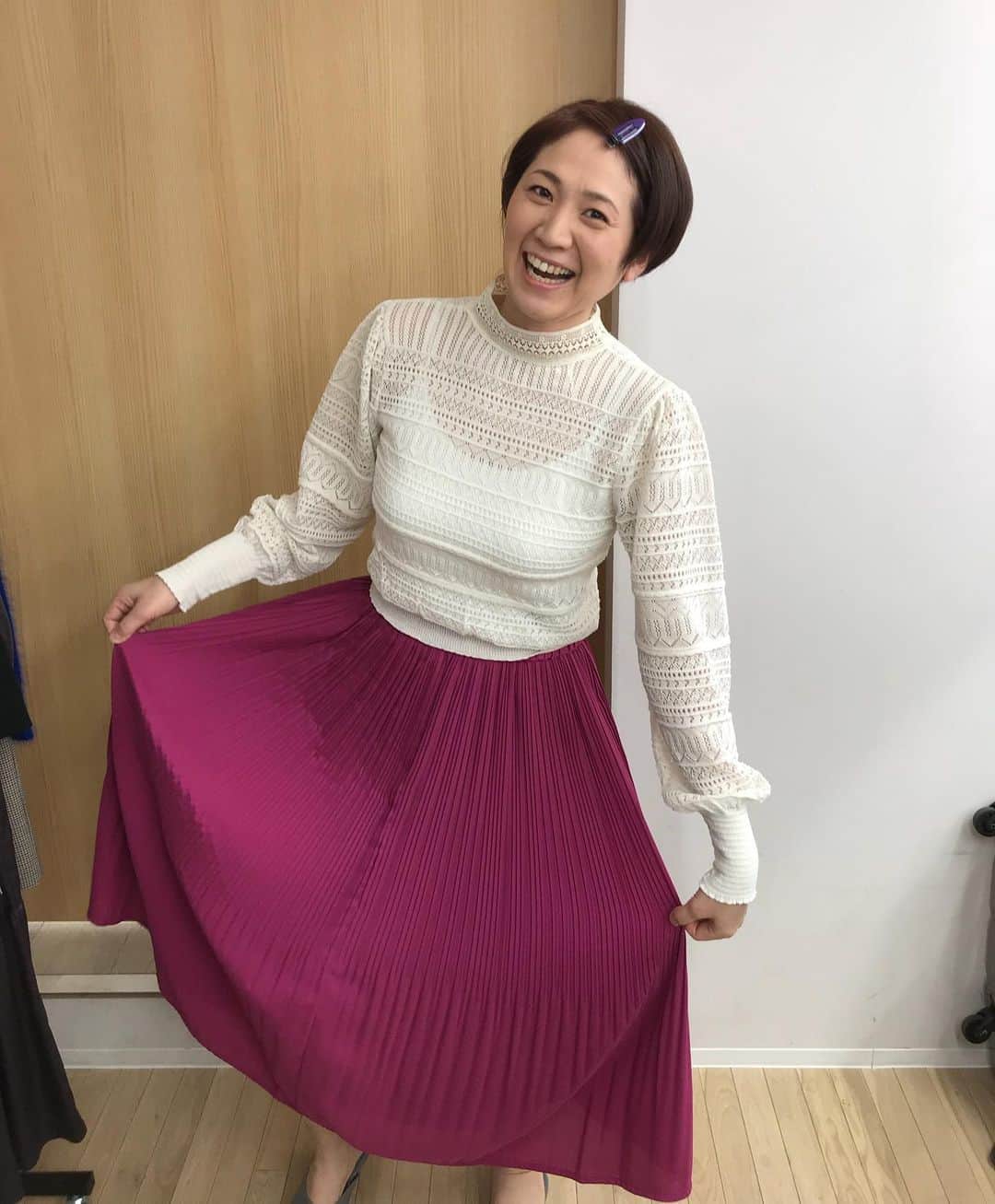 高橋みゆきのインスタグラム：「撮影準備中😂🎶 #撮影 #この衣装着るの珍しい」