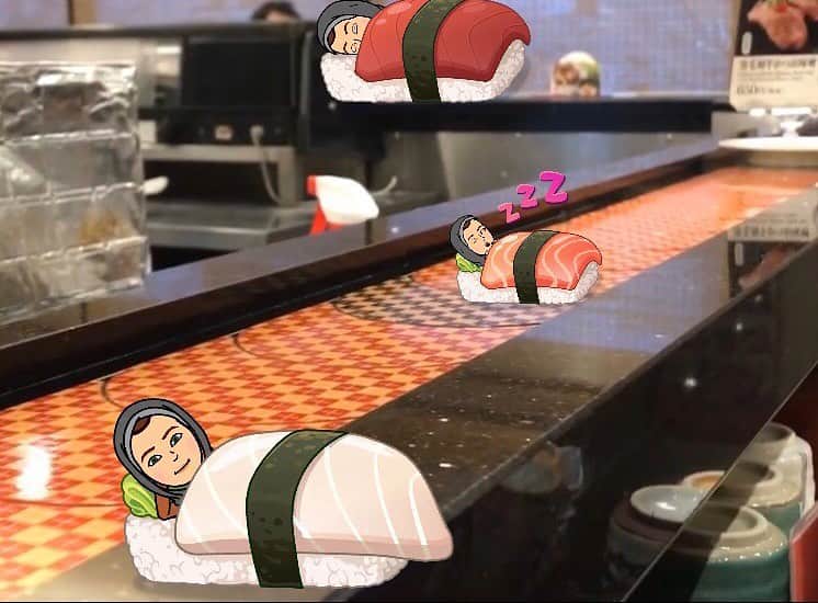 ミラのインスタグラム：「There’s no sushi on the sushi go round. 🍣」