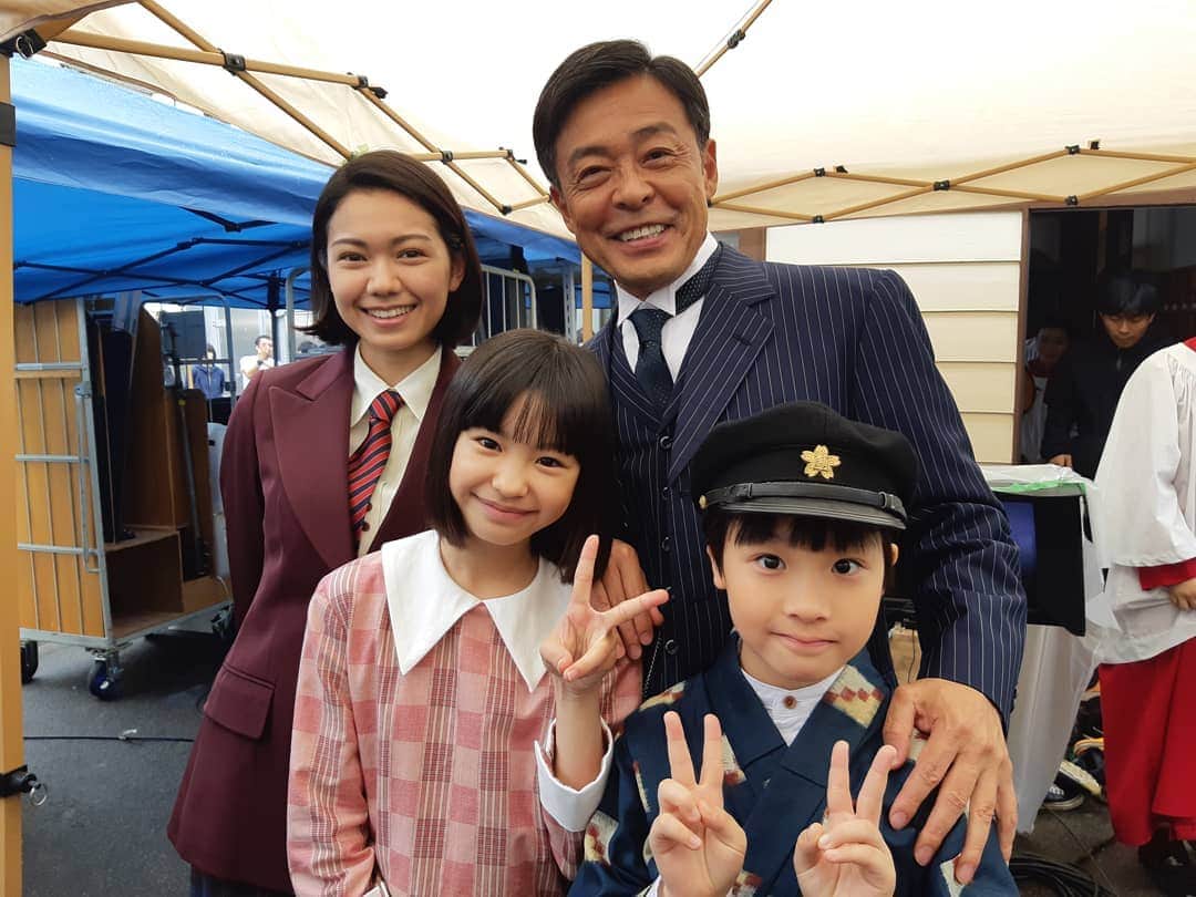 光石研のインスタグラム：「NHK連続テレビ小説「#エール」ご覧頂けてますでしょうか？  安隆さん、来週放送の第6回からどんどん出てきますのでお見逃しなく👀🐴 写真は福島の教会にて、 子供時代の音役 #清水香帆 さん、 裕一役 #石田星空 くん、 お久しぶりの音役 #二階堂ふみ さんと📷 【by staff】」