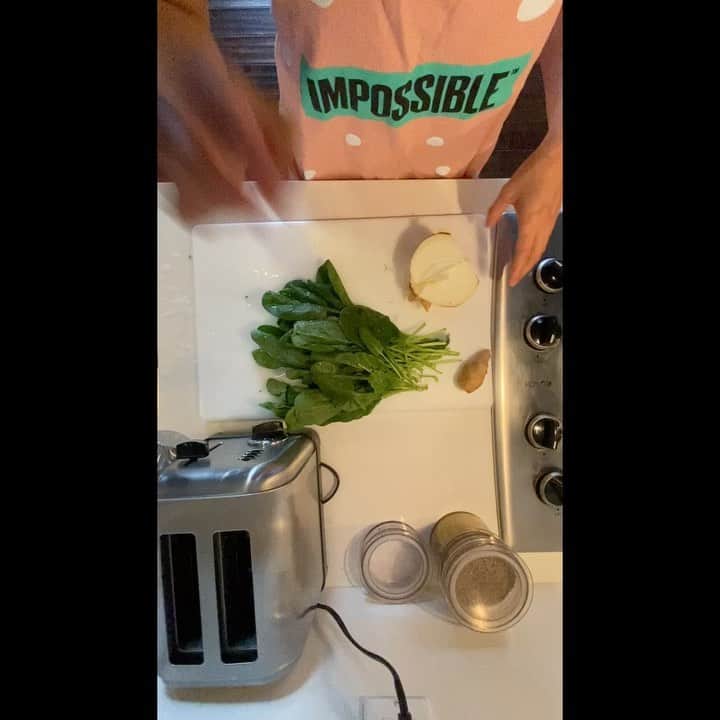 のインスタグラム：「🆘Left Foot Print Cooking👩🏻‍🍳 “What happens if Rino cooks “Spinach soup 🥣 “ #leftfootprintcooking」