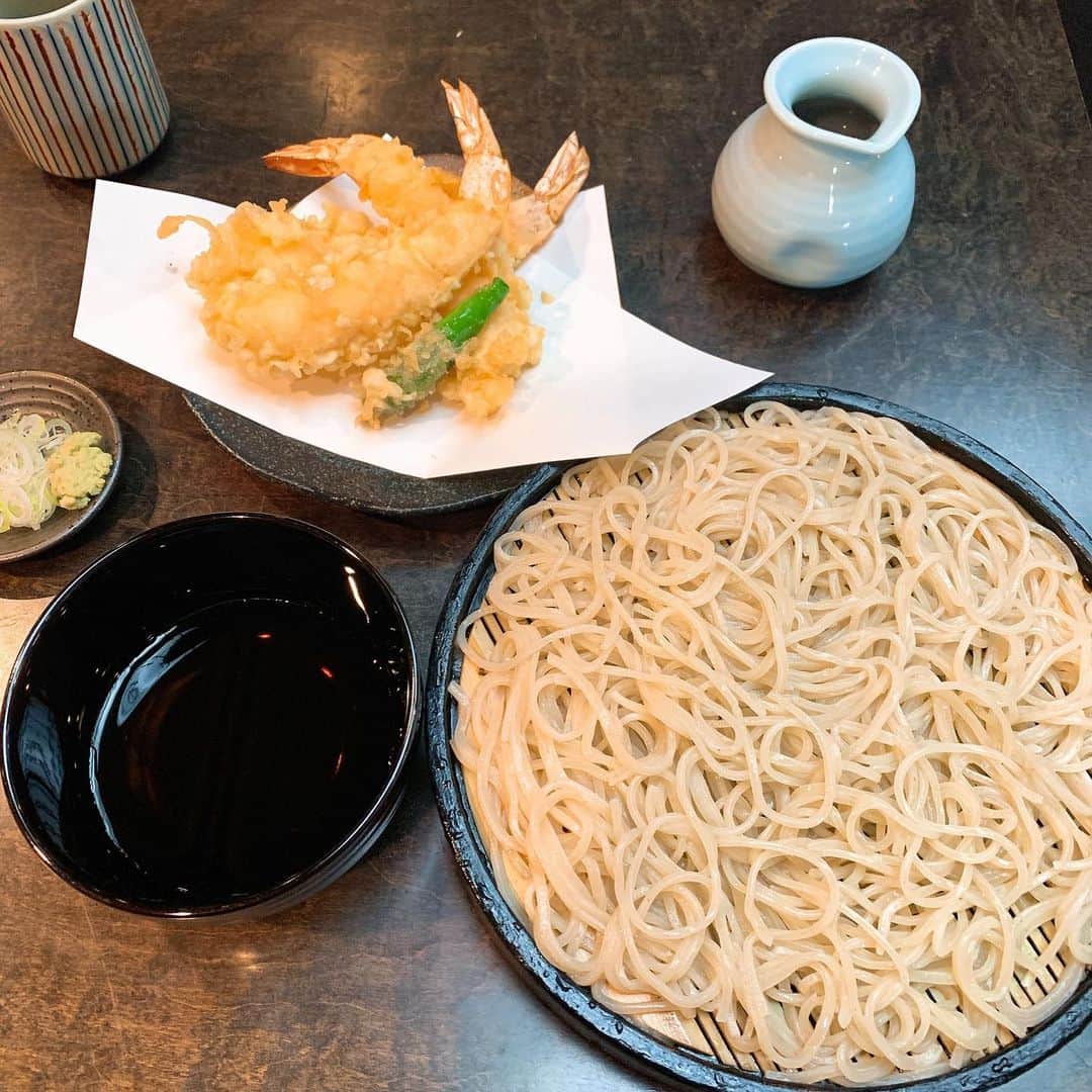 樫原伸彦さんのインスタグラム写真 - (樫原伸彦Instagram)「東京蕎麦屋探訪シリーズ  茅場町、創業1907年の老舗、 長寿庵さんにダイブ！  蕎麦の弾力が凄い。 つゆは江戸蕎麦にしては甘め。  追加で親子丼◎  蕎麦屋は天ぷらと親子丼食べたらだいたいわかるんです！w  てなわけで、こちら 良店です。  長寿庵、トレビアン！  #蕎麦 #soba #そば #noodles  #foodie #yummy #グルメ #tempura #親子丼 #delicious  #茅場町 #tokyo #japan #kayabacho」4月3日 19時29分 - nobustagrammy