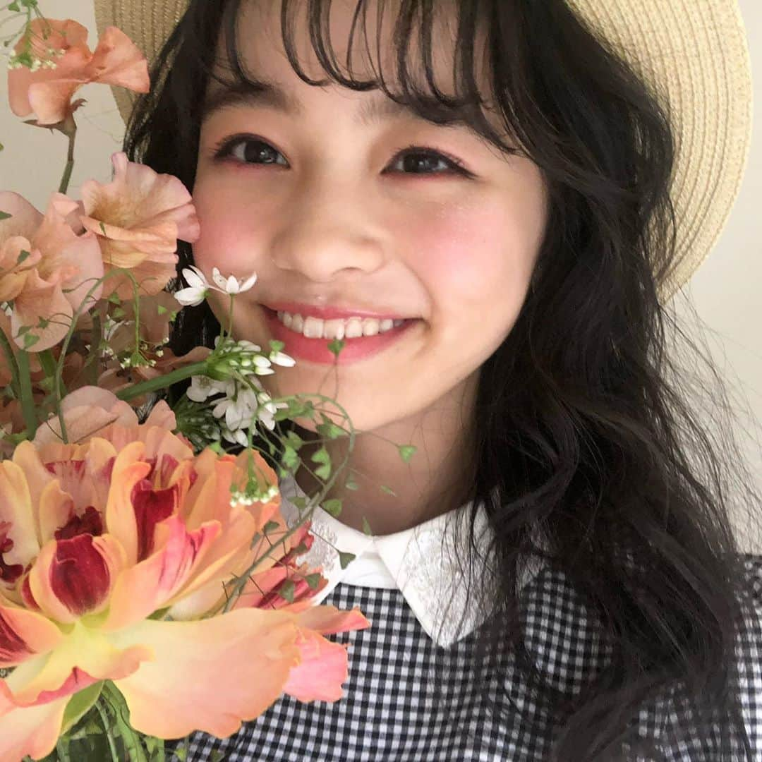 林芽亜里さんのインスタグラム写真 - (林芽亜里Instagram)「🎀﻿ ﻿ アイコンかえたよ~💝﻿ ﻿ で、アイコンと同じ写真10連発~\( ᐛ )/﻿ ﻿ このページのコーデはぜーんぶ自分で組んだんだよ👗﻿ ﻿ コーデ組も撮影もすっんごくたのしい2日間でした！﻿ ﻿ いろんなめあガーリーをみんなも真似してみてね👍﻿ ﻿ #ニコラ #nicola」4月3日 14時18分 - meari__hayashi