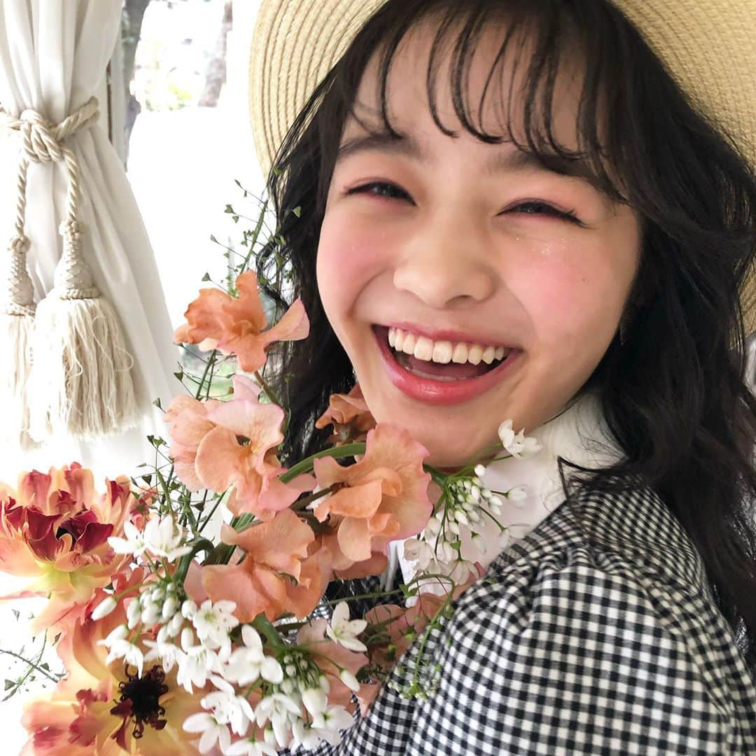 林芽亜里さんのインスタグラム写真 - (林芽亜里Instagram)「🎀﻿ ﻿ アイコンかえたよ~💝﻿ ﻿ で、アイコンと同じ写真10連発~\( ᐛ )/﻿ ﻿ このページのコーデはぜーんぶ自分で組んだんだよ👗﻿ ﻿ コーデ組も撮影もすっんごくたのしい2日間でした！﻿ ﻿ いろんなめあガーリーをみんなも真似してみてね👍﻿ ﻿ #ニコラ #nicola」4月3日 14時18分 - meari__hayashi