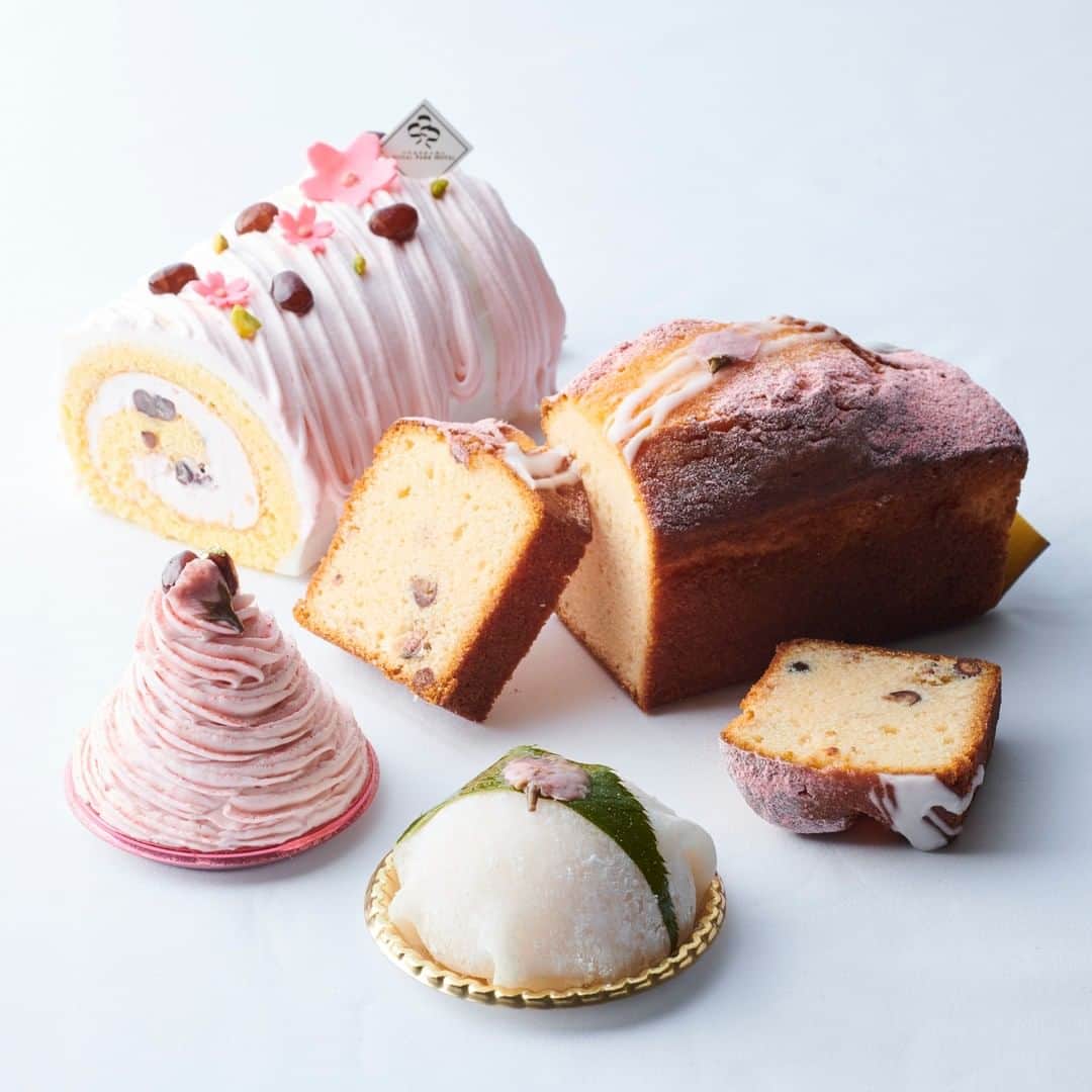 横浜ロイヤルパークホテルのインスタグラム：「桜フェア2020 🌸開催中！  1F ケーキショップ「コフレ」では、4/1（水）より桜スイーツを販売しております🍰  もちもちした食感が特徴の「桜Anjou」や、ピンク色の見た目が可愛らしい「桜モンブラン」など和を感じるスイーツをお楽しみください。  #横浜ロイヤルパークホテル #yokohamaroyalparkhotel #横浜 #yokohama #桜 #さくら #サクラ #桜スイーツ #春スイーツ #さくらスイーツ #和スイーツ #桜味 #スイーツ #ケーキ #クレームダンジュ #モンブラン #ロールケーキ」