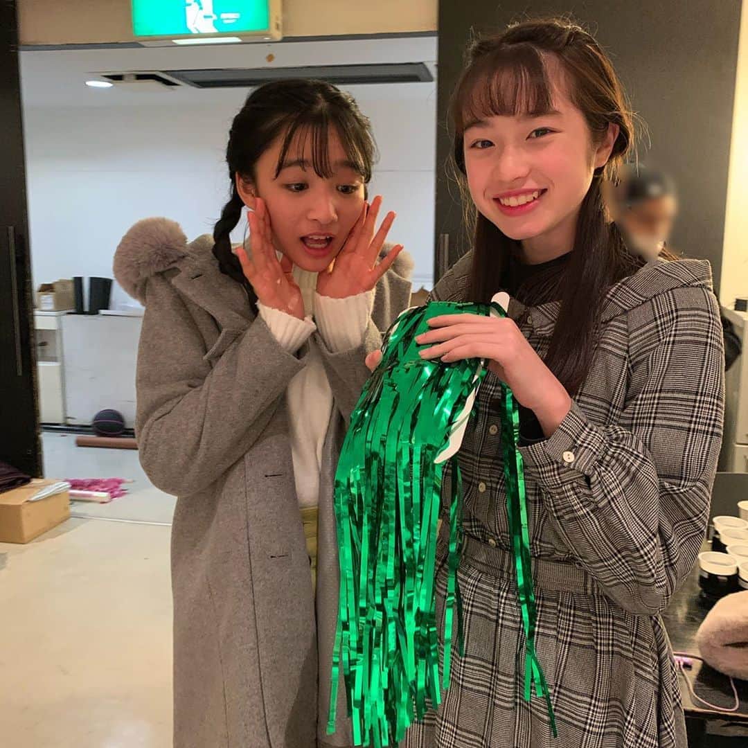 ニコ☆プチのインスタグラム：「﻿ 光るもずくー﻿ ﻿ だそうです(笑)﻿ ﻿ ﻿ おいしいよね、もずく﻿ ﻿ ﻿ ﻿ #ニコプチ﻿ #中山あやか﻿ #葛西杏也菜﻿ #ほんとは﻿ #ブランド特集の小道具」