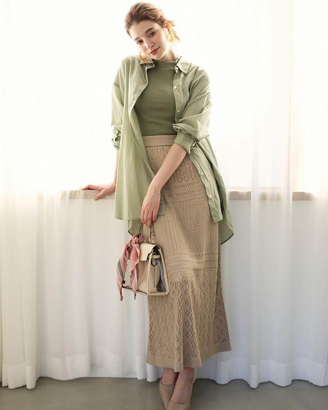 GRLさんのインスタグラム写真 - (GRLInstagram)「【👆画像をタップすると購入できるよ👆】 瑛茉ジャスミンさん着用 @emmajasmine12345 #瑛茉ジャスミン #outfit #ootd #outfitoftheday #girl #girls #fashion #coordinate #followme #オフショット #コーデ #コーディネート #grl #グレイル #プチプラ #ファストファッション #通販 #通販サイト #ニットスカート #tシャツワンピース #ヘンリーネックタンク」4月3日 16時15分 - grl_official