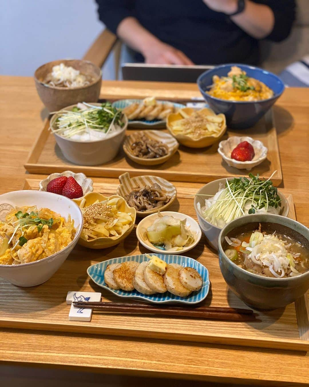 クロさんのインスタグラム写真 - (クロInstagram)「昨日の晩御飯👩🏽‍🍳✨﻿ ﻿ ご飯作りって時間がないと本当に出来ない😭﻿ そろそろ頑張る熱もまた覚めそう😷  詳しくはブログに書きました✍🏽✍🏽﻿ ﻿ #時短レシピ #山本ゆり #お家ごはん #dinner #具沢山 #野菜たっぷりご飯 #簡単レシピ #レシピ #電子レンジご飯﻿ #yummy #yum #delistagrammer #homecooking #tokyo #japanesefood #foodporm #instafood #foodstagram #クロリサ的自炊 #おうちご飯 #クッキングラム #ご飯作り修行中 #新米主婦 #晩ごはん #instagood #instalike #tokyo #可愛い #大好き #お家ご飯」4月3日 16時13分 - kuro_risa