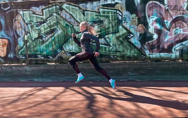イダ・カーストフさんのインスタグラム写真 - (イダ・カーストフInstagram)「Doing my best to keep on training and making the most of a difficult time 🙏🏼 • • #staysafe #corona #training #keepdistance #athlete #athletics #sprint #running #denmark #copenhagen #girl #trusttheprocess」4月3日 16時22分 - idakkarstoft