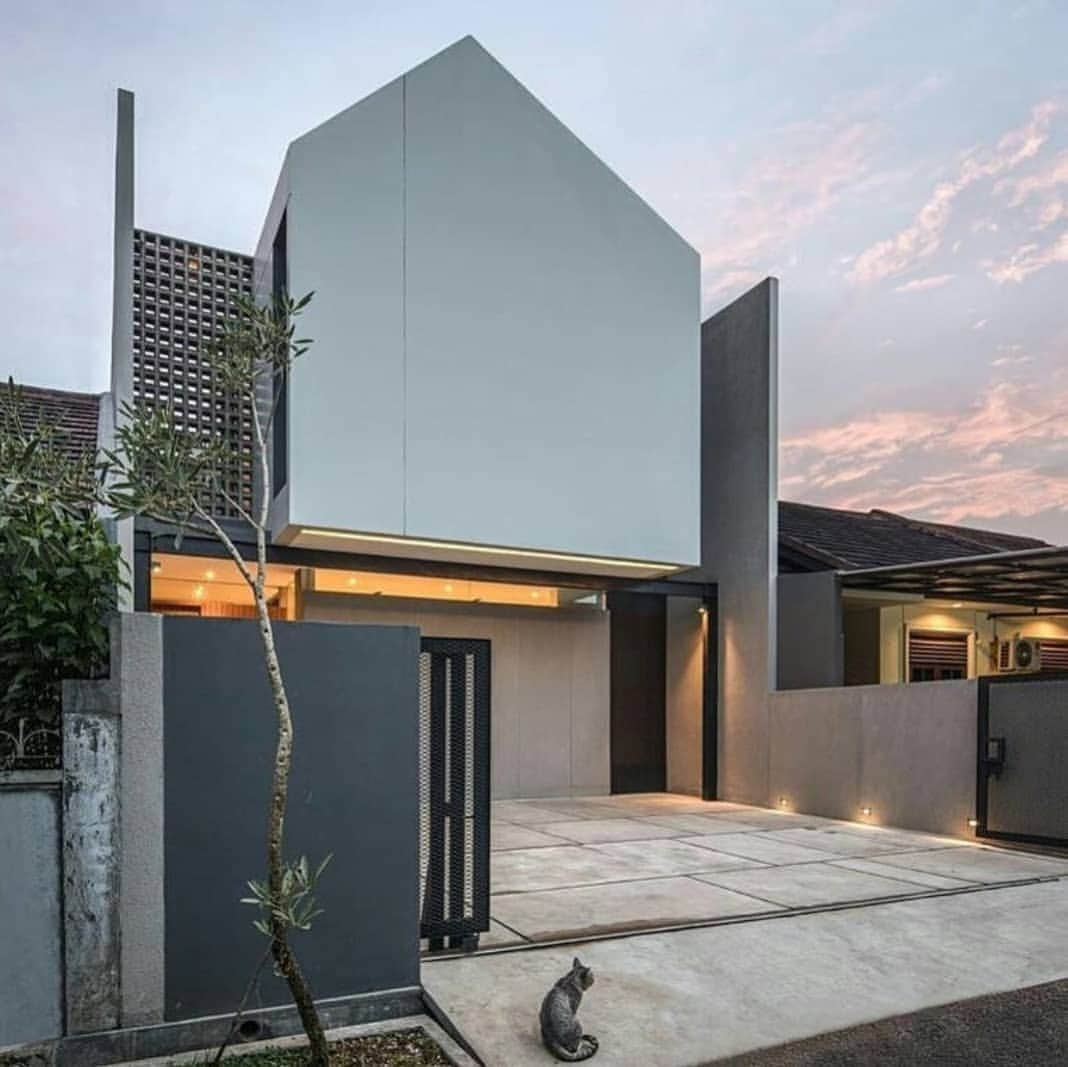 Petraさんのインスタグラム写真 - (PetraInstagram)「| CJ House Design by @josephinefitria @mon_tiara  Location: Mekarwangi / bdg / Id | Follow Us: 📩 @mega_architecture @petra_architecture_group | #Architect_Interior #Architecture #Architect #Archdaily #Exterior #Interior #Home #Mimari #архитектура #arquitectura #架构 #Architektur #architettura #アーキテクチャ #外观 #内部 #구조 #エクステリア #インテリア #معماری  #αρχιτεκτονική #arsitektur #arhitektura」4月3日 16時26分 - petra_design_co