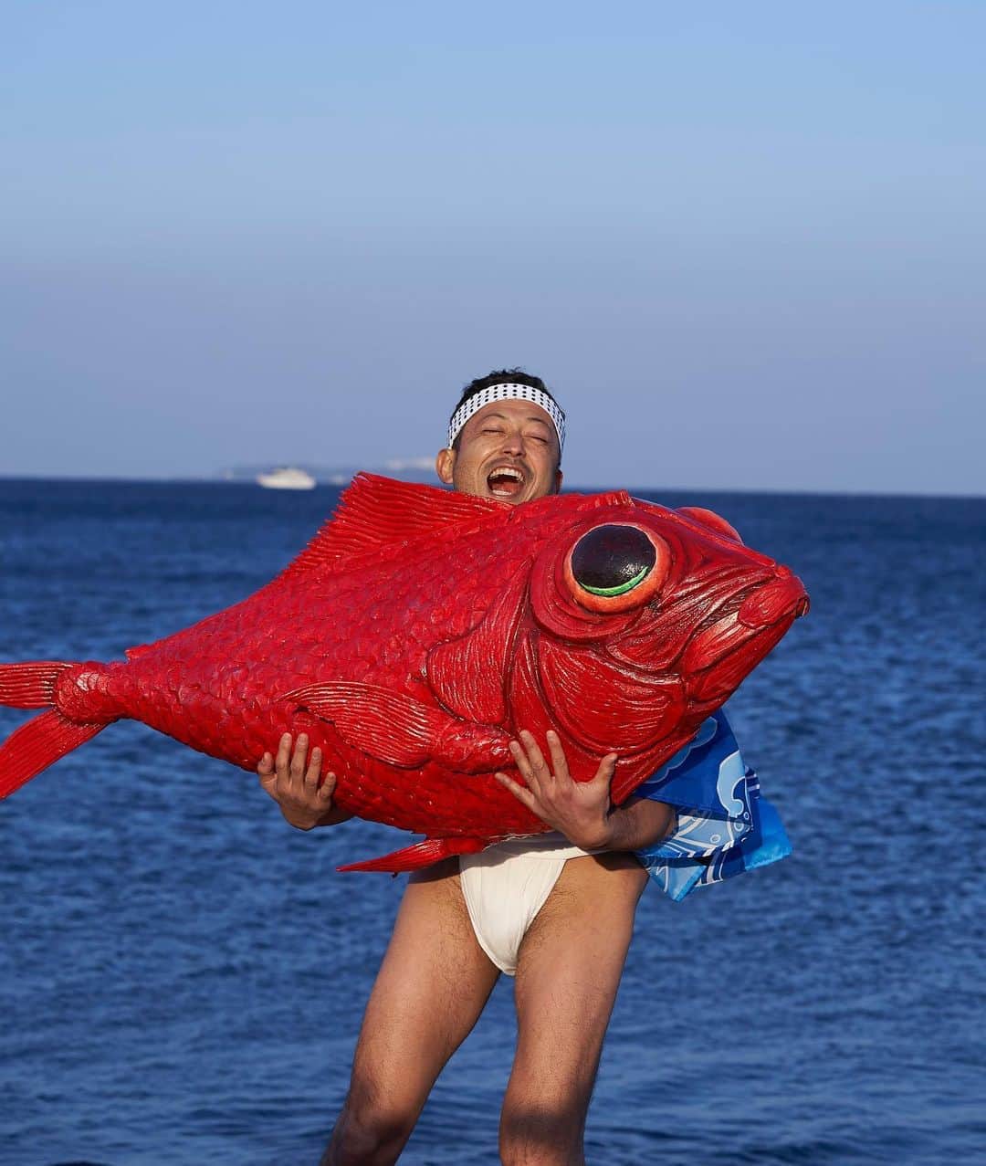 池内博之さんのインスタグラム写真 - (池内博之Instagram)「#untiltomorrow  昨年の作品から🤣🤣と船でのオフショット✌️💚💚💚 from @tadanobu_asano 皆さんの癒しになれば！！#乗り越えよう #繋がろう #愛 #love #笑い #laugh」4月3日 16時28分 - hiroyuki.ikeuchi