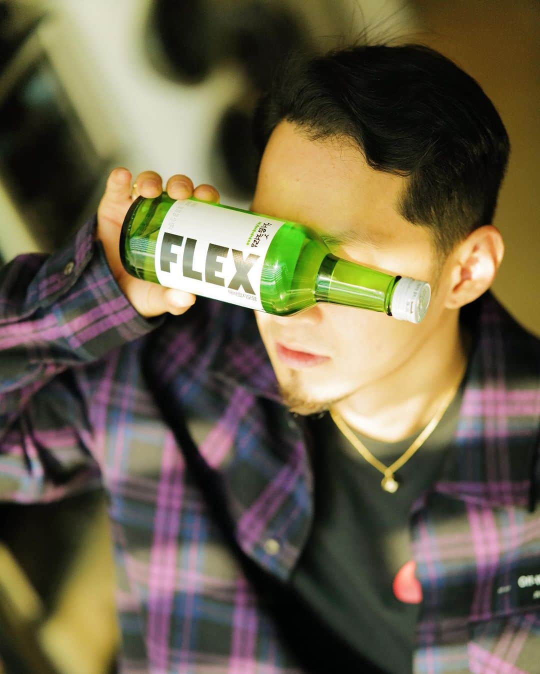 thequiettのインスタグラム：「아 염부셔😎 #처음처럼FLEX #염따소주 #성공을마신다 #염따빠끄챌린지」