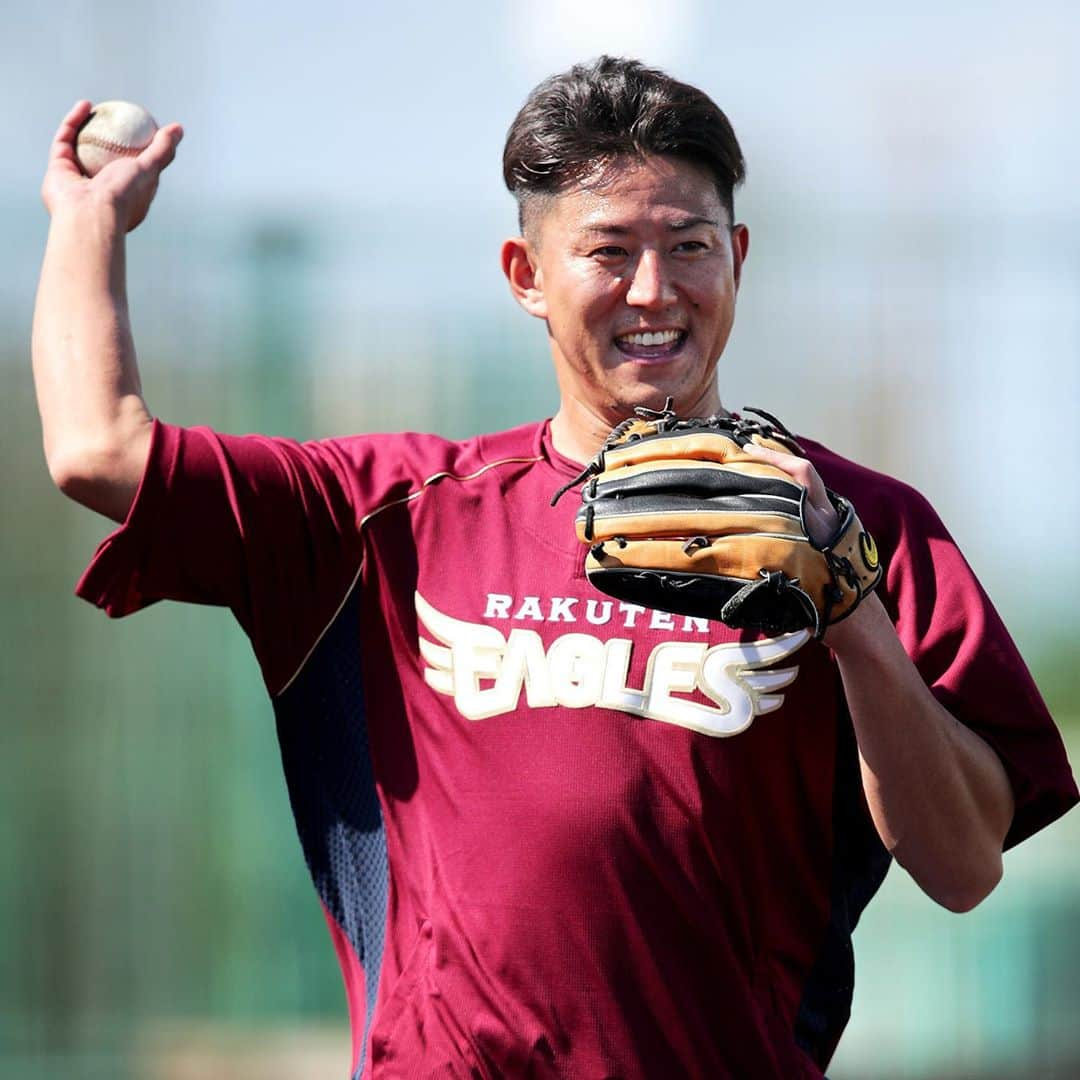 東北楽天ゴールデンイーグルスさんのインスタグラム写真 - (東北楽天ゴールデンイーグルスInstagram)「⚾️ イーグルスプレミアムのフォトギャラリーでは 全選手の春季キャンプでの写真を あらためてアップしております😆 毎日更新中ですので是非ご覧ください‼️ こちらは最近インスタに登場していなかった選手たち✨ MyHEROへ応援メッセージをよろしくお願いします💌 #rakuteneagles #NOWorNEVERいまこそ #日本一の東北へ  #山下斐紹 #福井優也 #渡邊佳明 #堀内謙伍  #則本佳樹  #写真もイープレで.」4月3日 16時37分 - rakuten_eagles