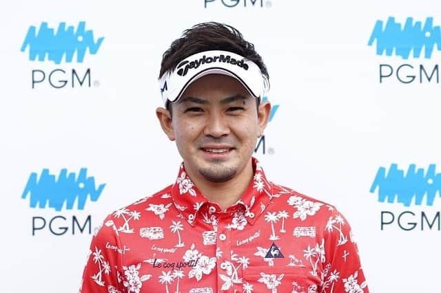 塩見好輝のインスタグラム：「この度PGMさんとスポンサーシップ契約をさせていただきました🏌️‍♂️ 帽子、バイザーにPGMのロゴをつけて今シーズンを戦います‼︎ @pgm.official こちらのフォローも宜しくお願いします⛳️ 応援宜しくお願い致します🙇‍♂️ #ゴルフ#pgm#ゴルフ場 #ゴルフ男子#ゴルフ女子#パシフィックゴルフマネージメント #プロゴルファー #taylormade #golf#lecoqsportif」