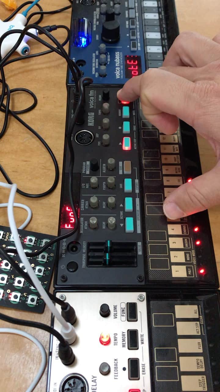 井手大介のインスタグラム：「#stayhome #korgvolca #volcafm #volcakeys #volcanubass #teenageengineering #po12 #pocketoperator #synthjam」