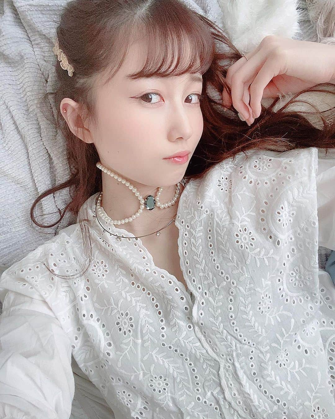 増澤璃凜子さんのインスタグラム写真 - (増澤璃凜子Instagram)「stay home stay pretty🦢💠 . . #tops @fifth_store 40%OFF #necklace #liquem #pants #spinns  #socks #tutuanna . . 外に出ないからこそ出来る おしゃれもありかもね🩰 . #りりこふく #ootd #wardrobe #girly #stayhomestaysafe #fifth #fifthtl #フィフス #コットンレースvネックブラウス #春コーデ」4月3日 17時34分 - ririkomasuzawa