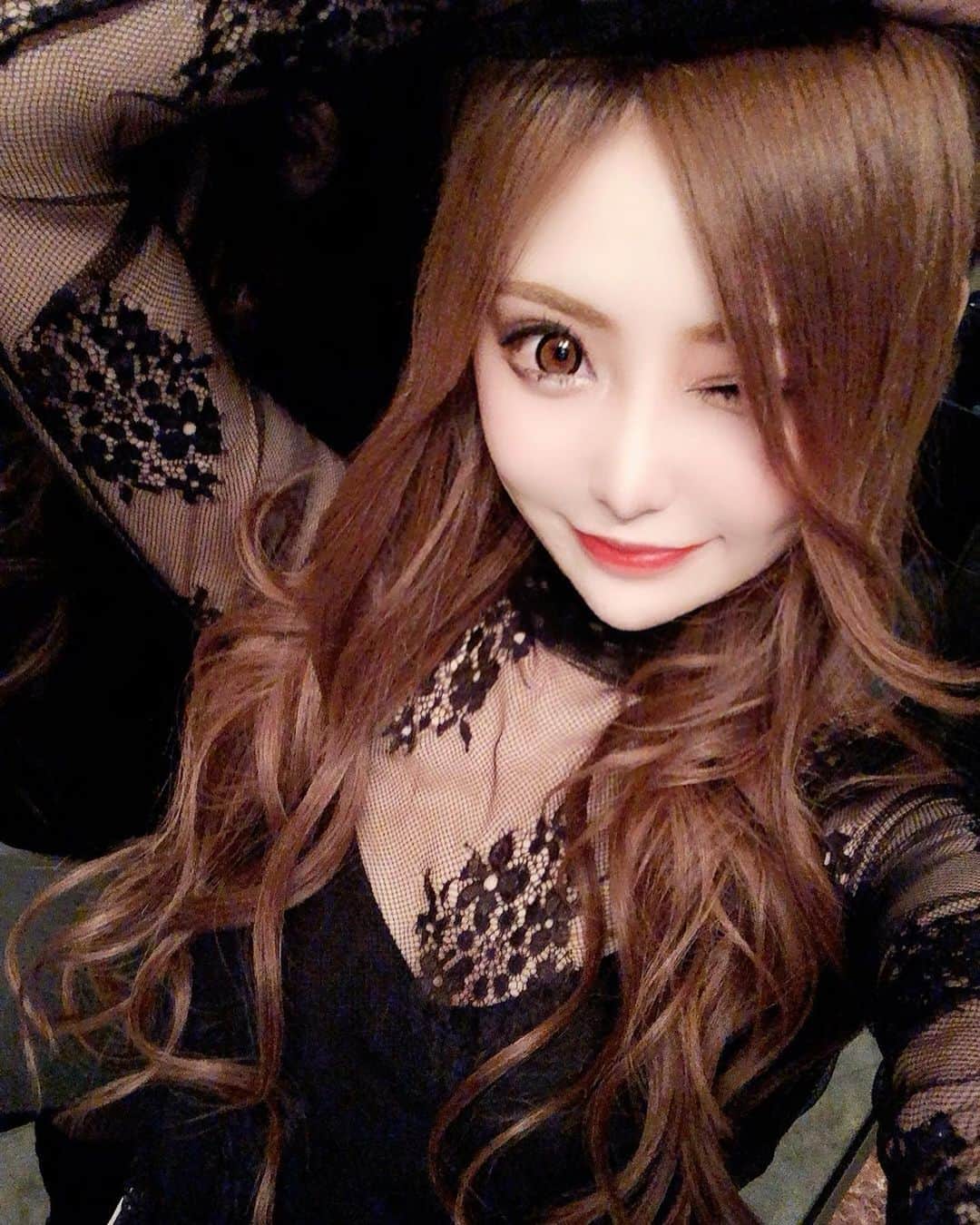 のインスタグラム：「_ _ レースかわちい🐰🤍 タグ付けしてあるところから 買えるよ💕 _  #tokyo #日本 #東京 #新宿 #歌舞伎町 #キャバクラ #キャバ嬢 #ヘアセット #韓国 #방탄소년단 #ARMY  #박지민 #한국 #일본 #도쿄 #세븐틴  #CARAT #호시 #원어스  #건희 #KEONHEE #TOMOON #followme #팔로미  #친구해요 #인친환영 #오오티디 #셀카  #패션」