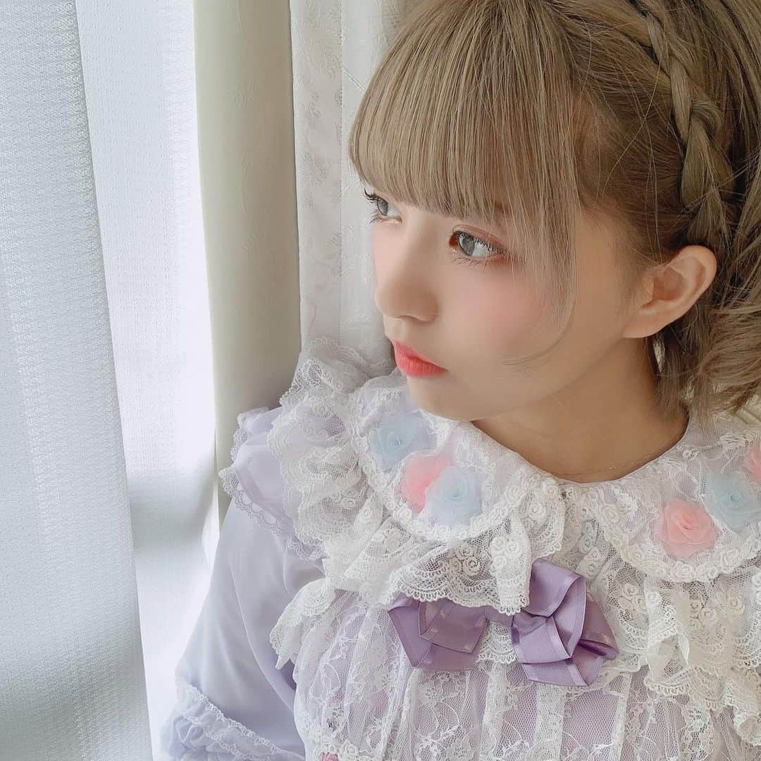 根尾あかりのインスタグラム：「温室の花のように😌🥀✨ .  #lolita #lolitafashion #sweetlolita #ロリータ #ロリータファッション #ロリータメイク #おうち時間  #stayhome #コロナウイルスが早く終息しますように  #お仕事依頼受付中」