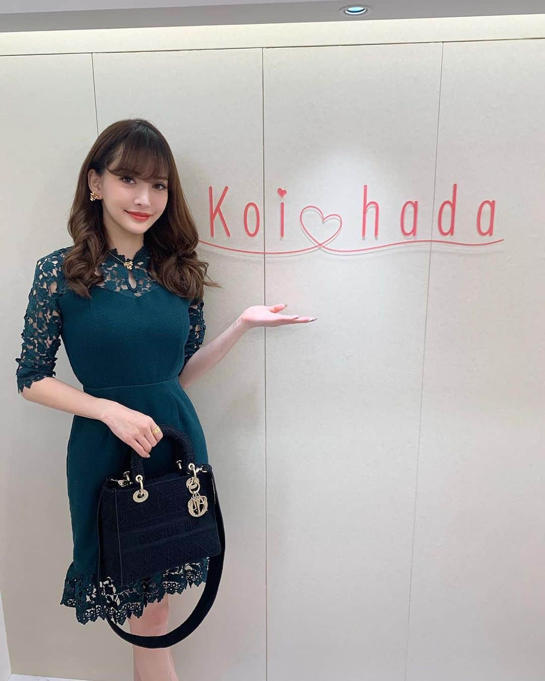 伊東亜梨沙さんのインスタグラム写真 - (伊東亜梨沙Instagram)「ちょっと前に恋肌に行ってきました♡ もうなんやかんやで春なのでね🌸 これから露出も増えてくるのでサボっていた脱毛も再開✌️ . 全身62カ所月額1409円12ヶ月0円という驚きの安さ👏（業界最安値らしい） しかも学生さんなら全身脱毛が10%offするプランもあるらしいです😽 最短3ヶ月で脱毛が完了できちゃうらしいのでオススメです🌹 . .  @koi_hada_jp  #脱毛 #全身脱毛 #恋肌 #エステ #脱毛サロン #koihada #こいはだ #pr」4月3日 17時43分 - arisa__917m