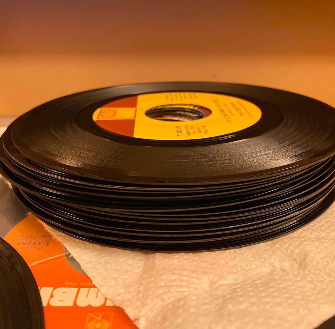 のインスタグラム：「一日中、レコード洗ってマス。 これはこれで充実👌😊」