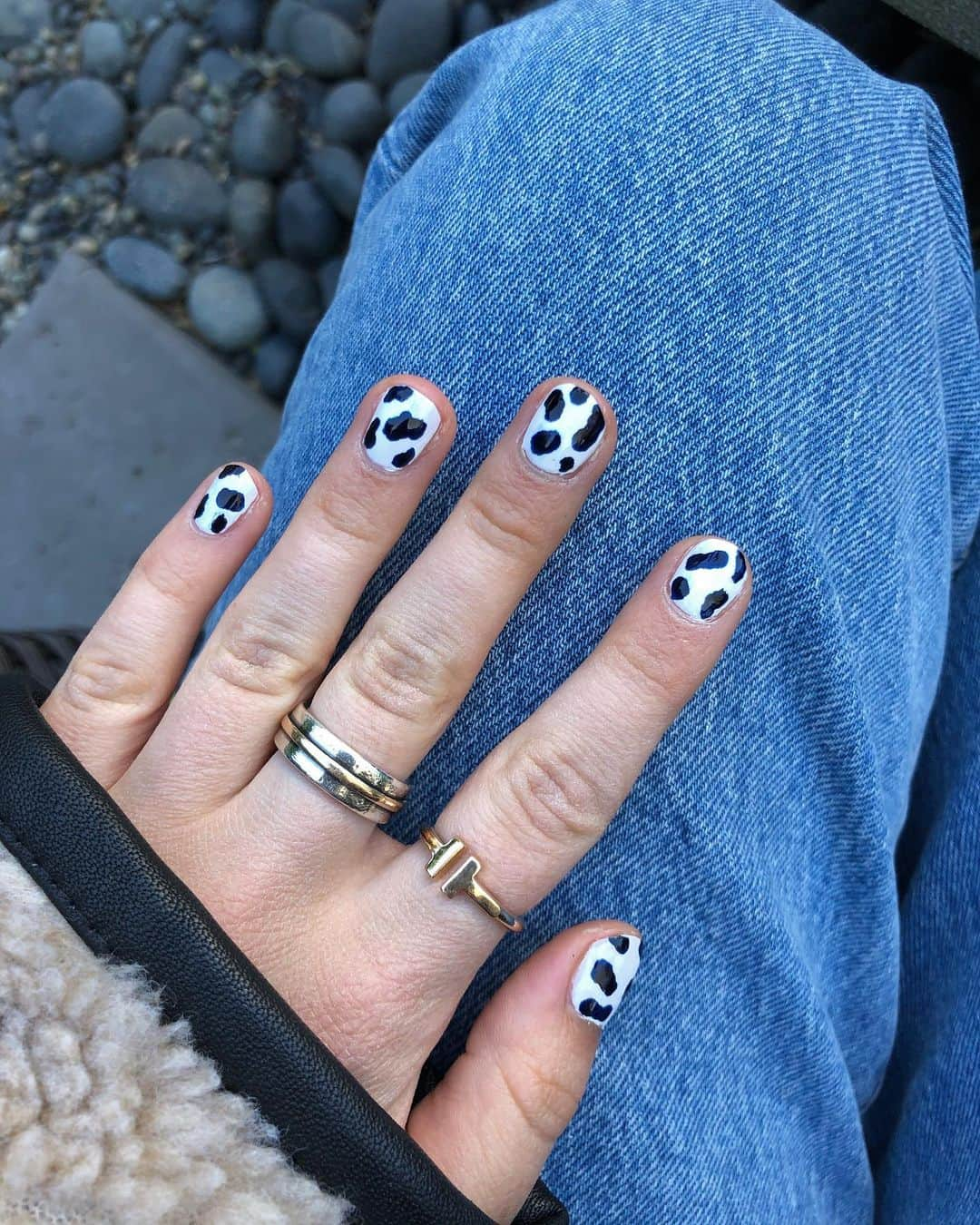 G・ハネリウスさんのインスタグラム写真 - (G・ハネリウスInstagram)「🐮cow print nails !!🐄 such an easy at home nail art design using @gpolishofficial in Chelsea and Hell’s Kitchen 💅🏻 do you guys want to see a tutorial for this? lmk ⬇️」4月4日 3時34分 - ghannelius