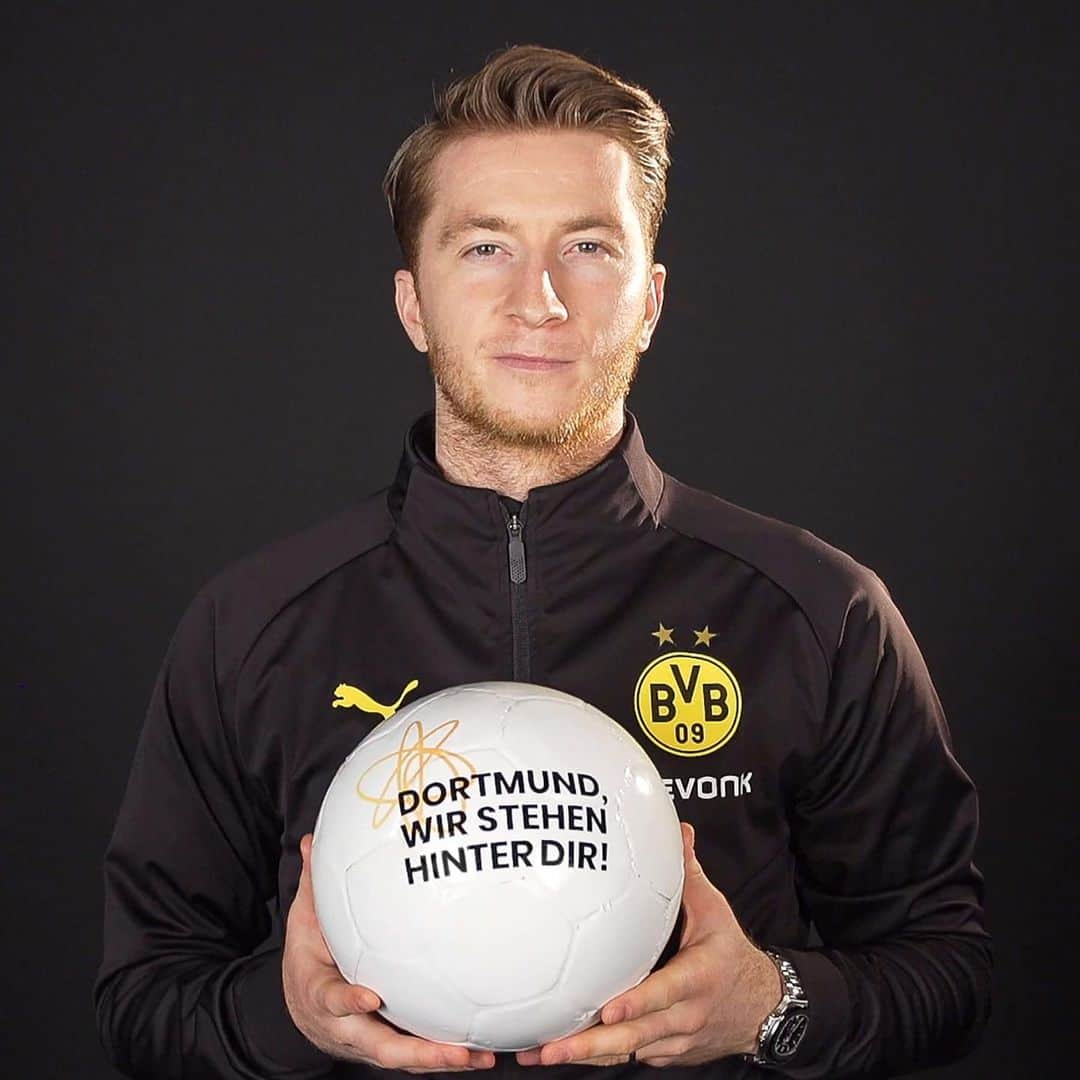 マルコ・ロイスのインスタグラム：「@helpyourhometown 🤝 @wirstehenhinterdir.de」