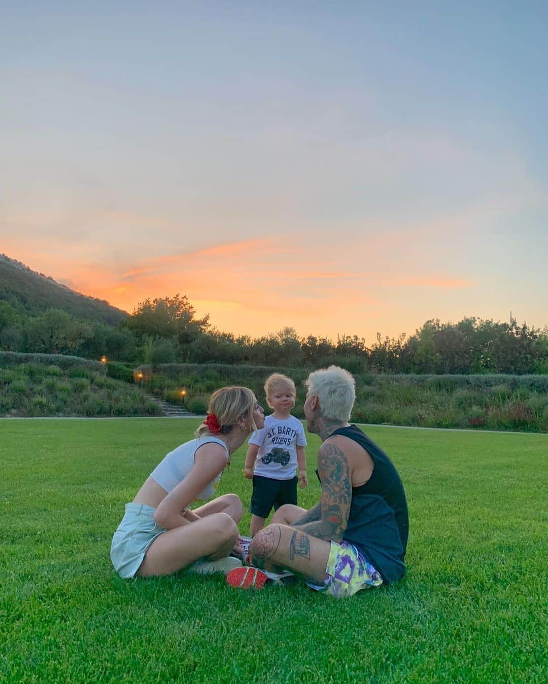 キアラ・フェラーニさんのインスタグラム写真 - (キアラ・フェラーニInstagram)「Another beautiful memory from last summer: we spent four incredible days at Castello di Procopio, where we had a castle to ourselves 🇮🇹 I will never forget those sunsets 💘」4月3日 20時06分 - chiaraferragni