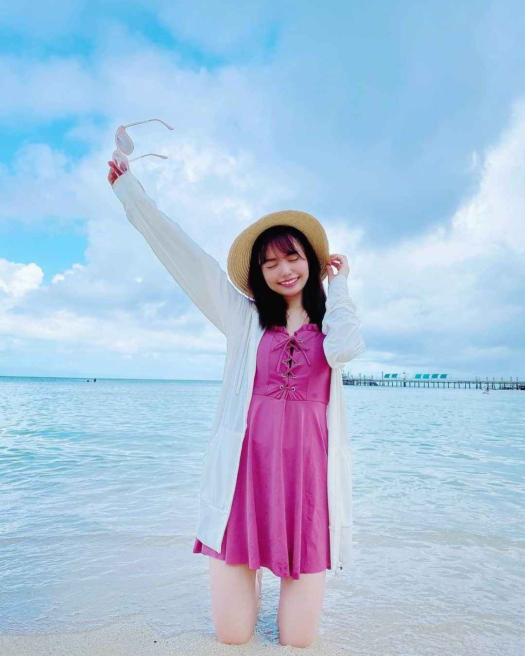 渕上舞さんのインスタグラム写真 - (渕上舞Instagram)「🏖 ここ最近ずっとお家の中にいるので、 いつかの開放的で楽しそうな私です…☺︎笑 . . #実は海にも入ってました #初シュノーケリング も！ #あつ森はじめました #だから海辺には毎日いってる #beachstyle #ビーチコーデ #ワンピース水着 #日焼け対策バッチリ #笑 #ケアンズ旅行 #グリーン島」4月3日 20時12分 - mai_fuchigami_48