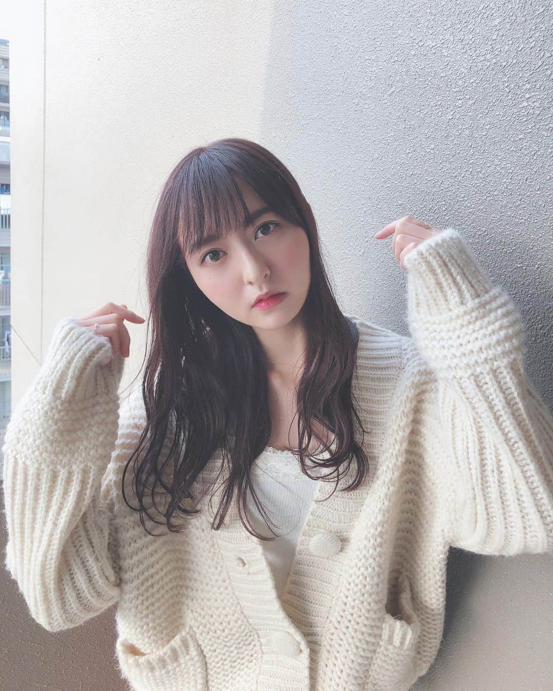 森保まどかさんのインスタグラム写真 - (森保まどかInstagram)「﻿ ﻿ ﻿ 髪色変えて前髪少しカット☺︎﻿ ﻿ ピンク入れてもらったので﻿ 髪だけでもお花見気分てす🌸﻿ ﻿ いつ何時でも優しい谷川さん…﻿ 新しいお店も楽しみです！﻿ ﻿ サロモしたの？みたいな﻿ 写真撮れたから載せます﻿ (全部おんなじような角度…笑)﻿ ﻿ ﻿ ﻿ ﻿」4月3日 20時20分 - madokamera_48