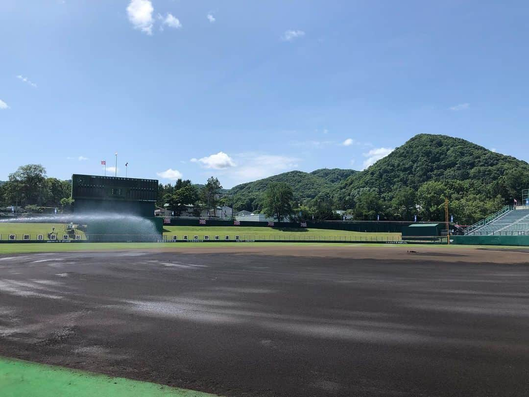 五十幡裕介さんのインスタグラム写真 - (五十幡裕介Instagram)「北海道の高校野球春の大会、 地区大会の「開催方針」、全道大会の「中止」が決定。 どういう形であっても、球児たちの笑顔と威勢の良い声が グラウンドに戻ってくることを願います。  #高校野球 #春季大会 #円山球場 #麻生球場 #春よこい #早くこい #HTB #アナウンサー #五十幡裕介」4月3日 20時15分 - htb_isohatayusuke