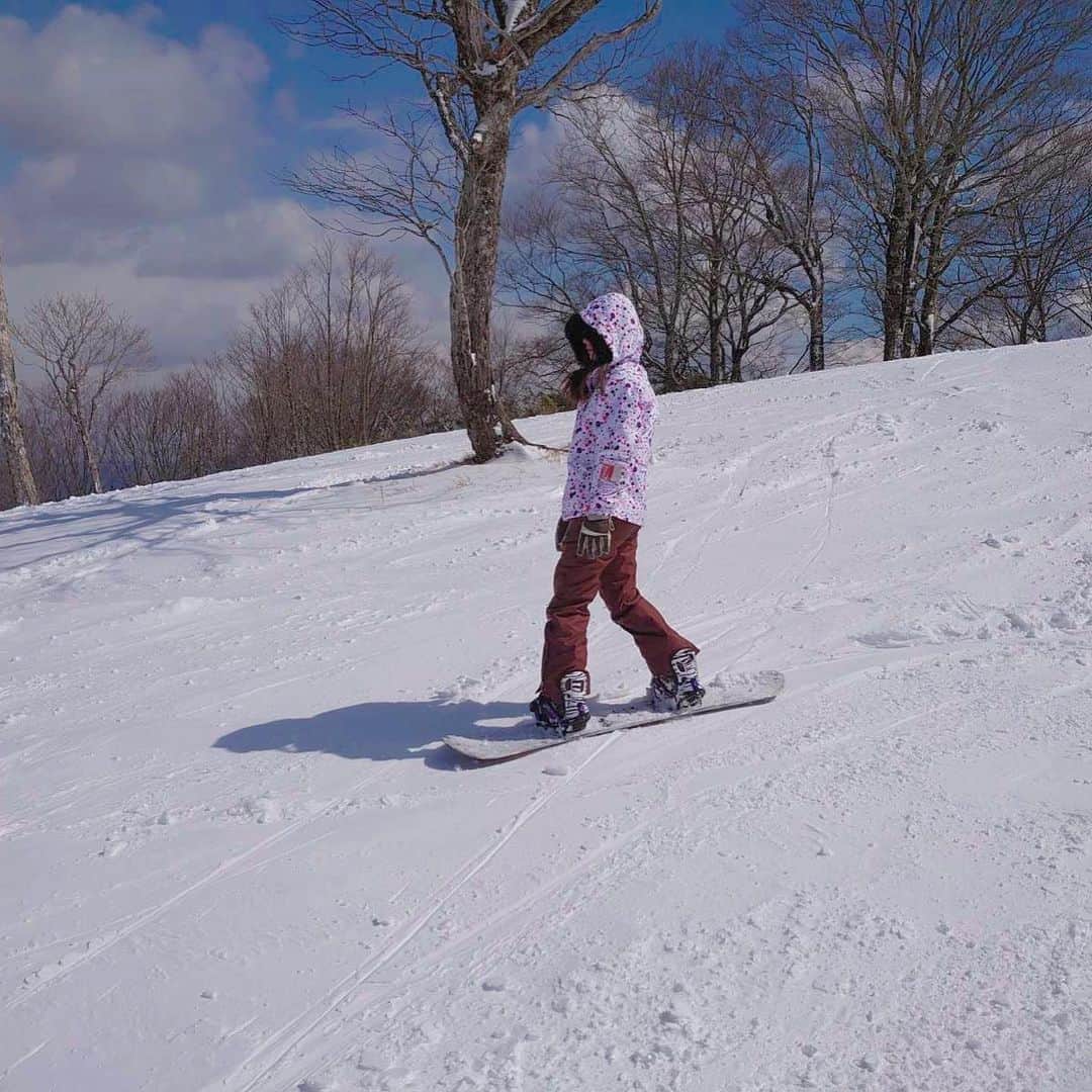 松本慈子さんのインスタグラム写真 - (松本慈子Instagram)「﻿ ﻿ ﻿ 🏂🏂🏂﻿. ﻿ ﻿ ﻿ ﻿ #スノーボード #スノボー #ウインタースポーツ #スノボー女子 #雪景色 #雪山 #岐阜 #スキー場 #めいほうスキー場 #めいほう #winter #winterfashion #wintersport #snow #snowboarding #snowboard #snowboards #gifu #instapic」4月3日 21時07分 - chikako_1119