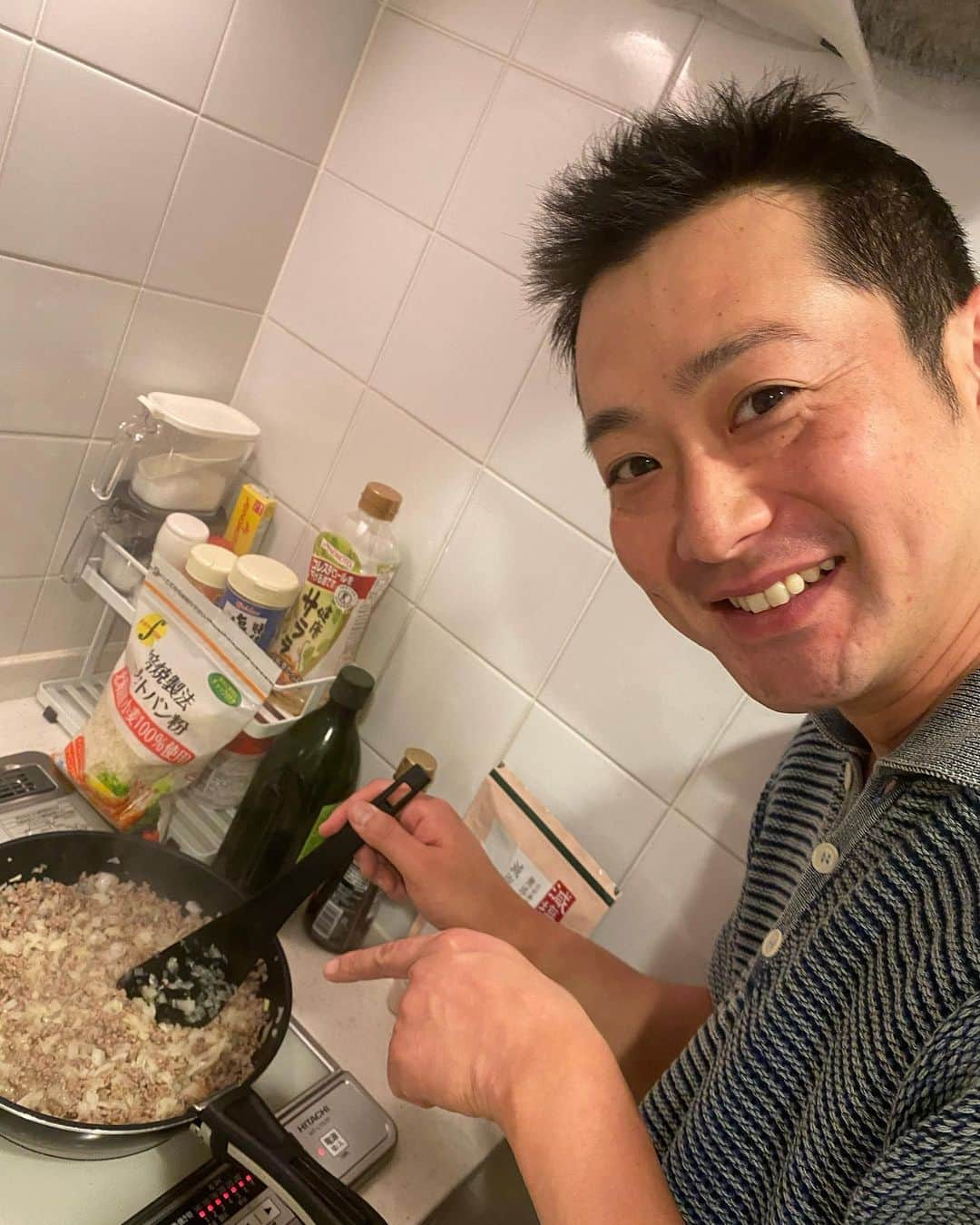 宮下純一さんのインスタグラム写真 - (宮下純一Instagram)「おうちご飯😘さぁ何を作るでしょうか🍽ここまできたらわかるかなぁ？😄#おうちごはん #おうち時間 #じゃがいも #タマネギ #宮下純一 #ひき肉」4月3日 21時21分 - junichi1017