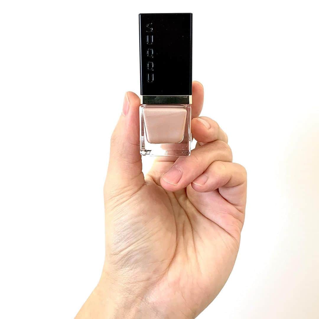 久保雄司のインスタグラム：「久保雄司オンラインサロン 【kuboさんのスナック💄】 今だからこそオンラインサロンで向き合える環境はとても魅力的で楽しいです☺️ オンラインサロンでは美容情報、コスメ、思考やプロジェクトなど全て速報のみ現在進行形でお伝えしています😌  プロフィールのLINKからご入会できます♪  スナックの入退会はお気軽に☺︎ .. ◎SIXのご予約 ◎オンラインサロンkuboさんのスナックのご入会 ◎オンラインサロン美容師予備校のご入会 はプロフィールのLINKから全てできます😊  #久保雄司オンラインサロン #kuboさんのスナック #クボコスメ」