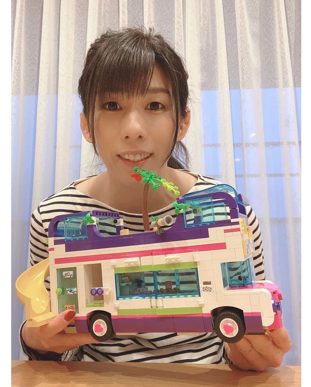 吉田沙保里さんのインスタグラム写真 - (吉田沙保里Instagram)「私、LEGOにハマってしまいました…😆 こんなに面白かったとは…🤣👍 お家で過ごす時間には最高です！ 集中しすぎてあっという間に3時間とか4時間たってました…🤣 あっ！ ギターも頑張らないと…🎸 #お家での過ごし方 #LEGO #ギター」4月3日 21時45分 - saori___yoshida