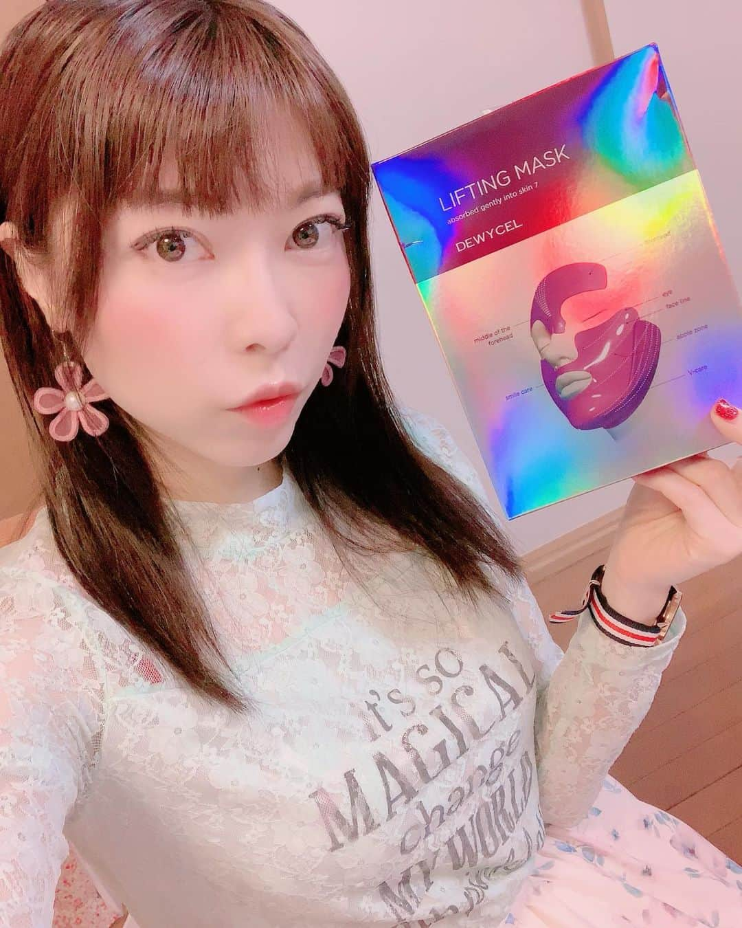 DJ MIYAさんのインスタグラム写真 - (DJ MIYAInstagram)「やっほー❤️💓こんばんにゃ。GYMからただいま❤️家にいる時間が長いから、スキンケアも普段できない集中ケアしたりしてるっっ笑(o^^o)❤️ . . .  DEWYCEL（@dewycel_japan)様から、 韓国で１００万枚売れたという大ヒット商品のシートマスクを送っていただきました♪💓 . .  デュイセル・プライベートケアマスク （Private Care Mask Sheet）１週間に１度でいいので、コスパもいいよね～♪2枚に上下で分かれている仕組みで、密着感がいい感じ💓 . .  肌の保湿、栄養、毛穴、皮膚トーン、弾力 に作用してかさかさの皮膚を光沢皮膚へ導き 明るい弾力を作るという、この冬の季節に嬉しい 乾燥ケアのできる  新感覚のfacemaskですね☆彡 . .  しかも、シカクリームの美容液とナイトクリームで寝る前にケア～！ . .  ホワイトフラワー抽出物により、肌がワントーン明るくなるtorn on cream!  これも とても気に入っています。 . .  最近、肌がぷりんぷり～～ん！❤️ . .  上記3製品はAmazonでも買えるよ☆彡 ありがとうございました！ . . , #美容　#PR #韓国コスメ　#美容ブロガー　#今日のメイク #乾燥ケア　#スキンケア　#コスメ好き　#コスメ女子　#コスメマニア #美容好き　#今日のコーデ　#ファッション好き　#韓国美容 #ビューティー　#今日のファッション　#美肌　#旅インスタグラマー #海外旅行好き　#旅ブロガー　#コスメ大好き　#シカクリーム #インスタグラマー　#インフルエンサー #dewycel #美容day #美容成分 #quarantinelife #リフティングマスク #顔パック」4月3日 21時46分 - dj_miya