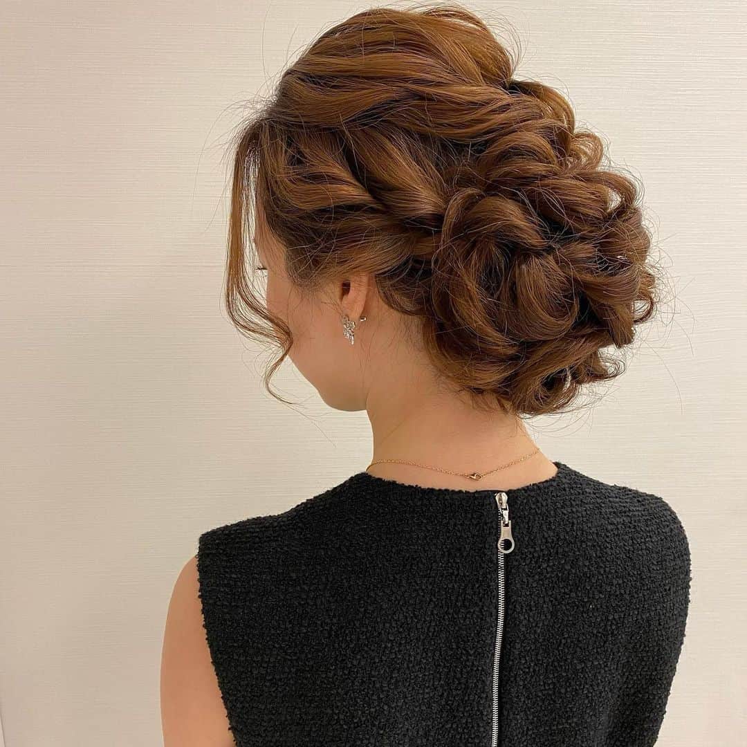 Tomoyo Kitamuraさんのインスタグラム写真 Tomoyo Kitamurainstagram 先日のお客様 編み込みローアップ ヘアメイク ヘアセット ヘアアレンジ ヘアスタイル 銀座 美容師 ウェディング ウェディングヘア ブライダル ブライダルヘア 結婚式 プレ花嫁 花嫁