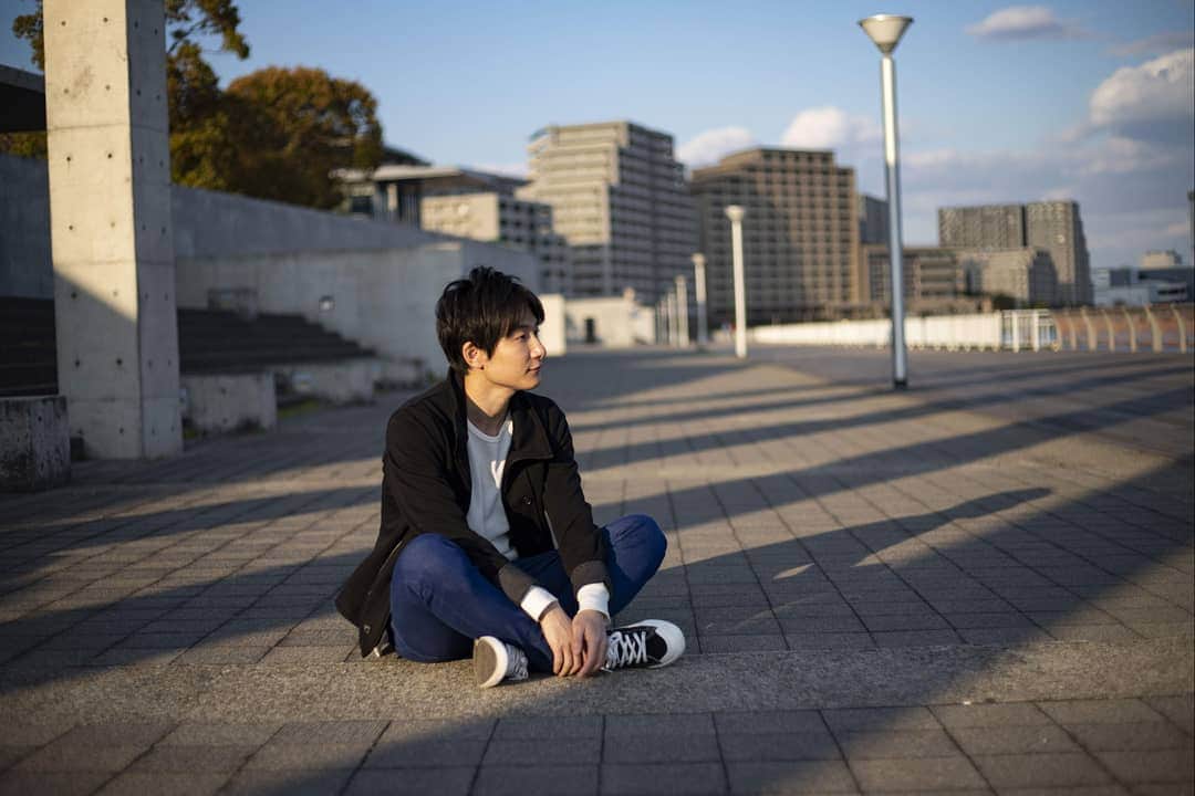 鈴木祥友さんのインスタグラム写真 - (鈴木祥友Instagram)「眩しいのをバレないようにしてる時の顔がコチラです(笑) . . photo by @ryosukephoto88 . . #バチェラー #バチェロレッテ #モデル #メンズモデル #サロモ #サロンモデル #美容師 #ヘアカタログ #ヘアカタ #お洒落 #おしゃれな人と繋がりたい #写真好きな人と繋がりたい #メンズポートレート #ポートレート #ポートレートしま専科 #被写体 #被写体モデル #被写体になります #被写体希望」4月3日 22時14分 - yoshitomo_suzuki_