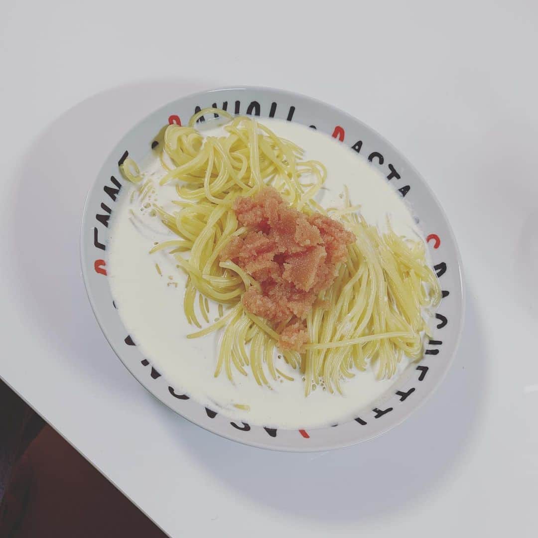 のインスタグラム：「コロナで外に出れないので始めて自炊してみました😊 皆さんもコロナに気をつけて負けないように頑張りましょう！！ ファンの皆さんの前で元気ハツラツとプレー出来る日まで僕も頑張ります🥴  #コロナ#自炊」