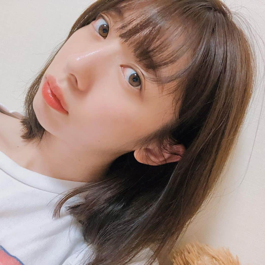 真山りかさんのインスタグラム写真 - (真山りかInstagram)「.﻿ ﻿ 髪切ったなり。﻿ 久々に短めに、春ですね﻿ インスタライブありがとうね﻿ ﻿ 4月も健康で🙋‍♀️﻿ ﻿ #newhair﻿ #ミディアムヘア﻿ ﻿ #これってミディアムなのかな﻿ #知らんけど﻿ ﻿ #まやまにあ﻿ ﻿ .」4月3日 23時05分 - ma_yama_official