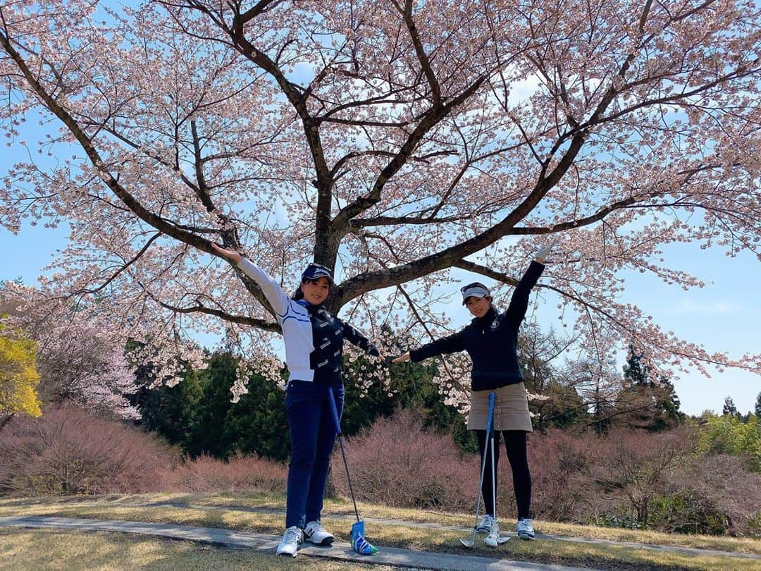 青木茉里奈さんのインスタグラム写真 - (青木茉里奈Instagram)「practice⛳️🌸 ・ ・ ・ #golf #practice  #白水ゴルフ倶楽部  #ありがとうございました #感謝」4月3日 23時08分 - marinaaoki28