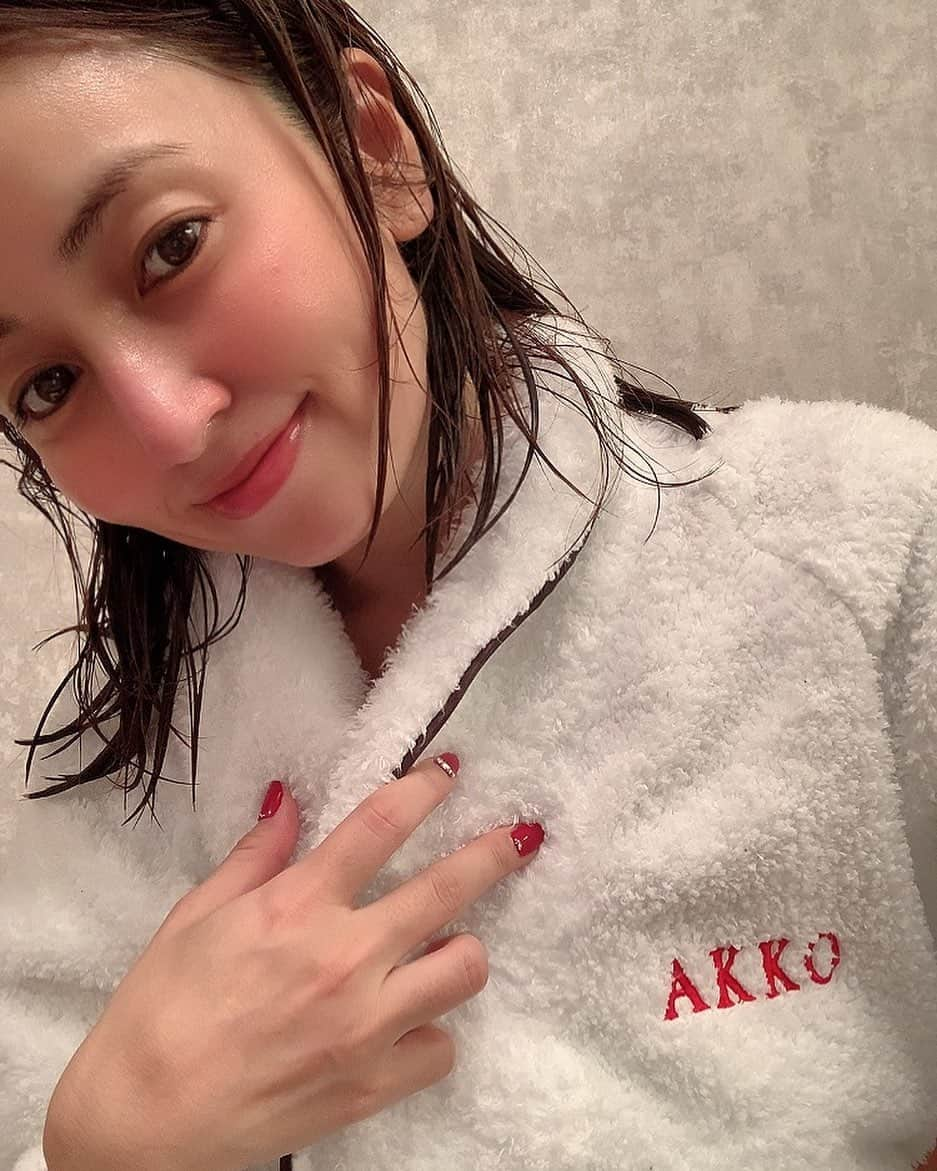 矢田亜希子さんのインスタグラム写真 - (矢田亜希子Instagram)「お気に入りバスローブ♡ #stayhome #のぼせた#ぽかぽか#バスローブ#今治タオル#今治浴巾 #兄家族からもらったやつ#コロナ怖すぎて不安#除菌#手洗い#常に危機感」4月3日 23時21分 - akiko_yada