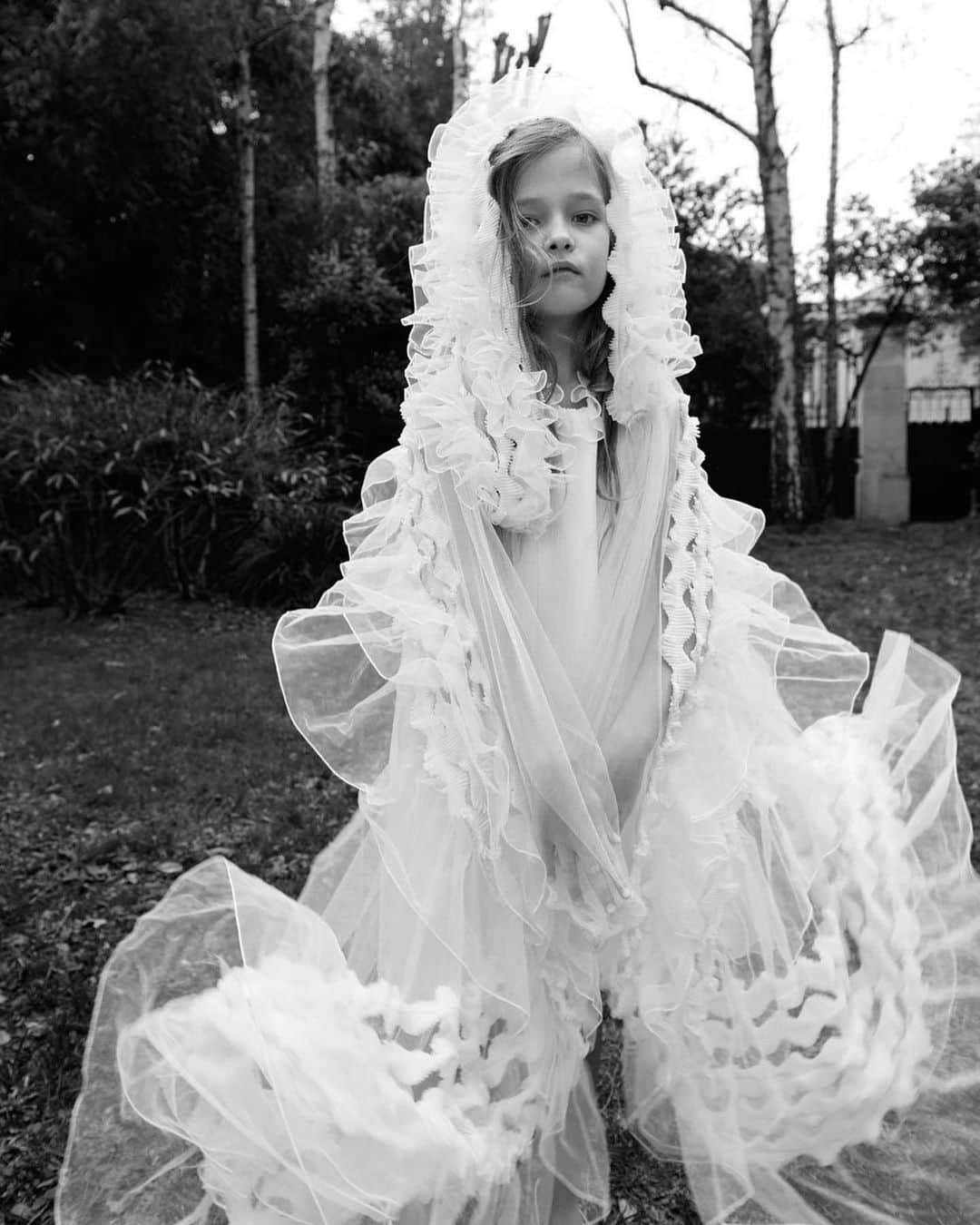 ナターシャ・ポーリーのインスタグラム：「🦋 Little Angel For @voguerussia @mashavoguerussia @claudia_knoepfel #OlgaDunina @tomohiroohashihair @mayumioda25」