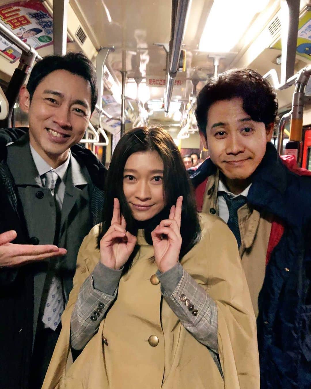 【公式】ハケンの品格のインスタグラム：「‪本日は 大泉洋さんの お誕生日 です🎂﻿ おめでとうございます🎊‬﻿ ‪先日、初めて3人揃っての撮影の時に📸‬﻿ ‪13年の間を感じさせない、#とっくり& #くるくるパーマ & #賢ちゃん のシーンは必見です！‬﻿ ‪4/15(水)22時をお楽しみに‼️‬﻿ ﻿ ‪#ハケンの品格‬﻿ ‪#篠原涼子‬﻿ ‪#小泉孝太郎 ‬ ﻿ #大泉洋﻿ #誕生日﻿ #4月15 日(水)夜10時スタート﻿」