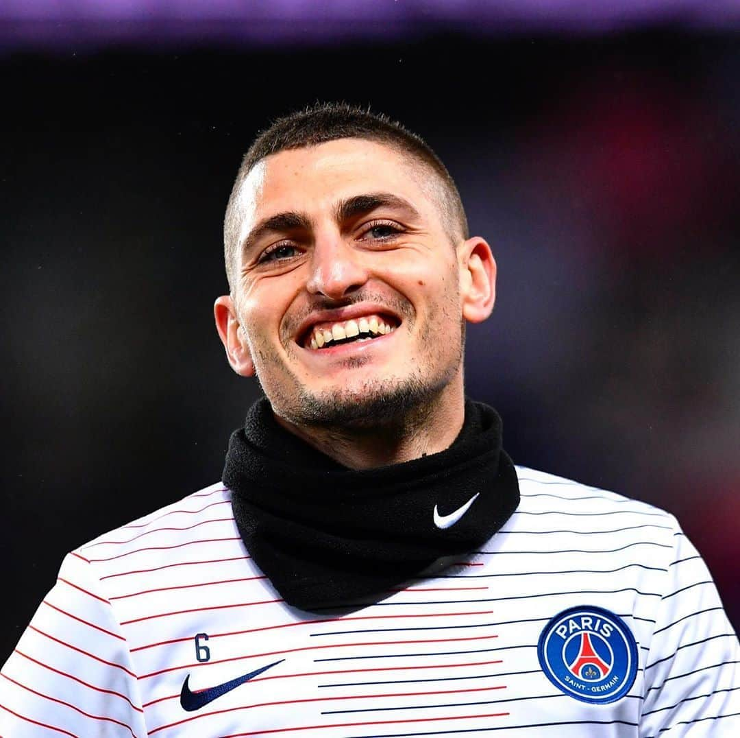 パリ・サンジェルマンFCさんのインスタグラム写真 - (パリ・サンジェルマンFCInstagram)「🆙🦉 . A smile from @marco_verratti92 to cheers us up! 😄 Un sourire de Marco pour nous remonter le moral ! 😄 . 🏠 #StayAtHome . ❤️💙 #ICICESTPARIS #AllezParis #PSG #Paris #ParisSaintGermain #Verratti」4月3日 23時44分 - psg