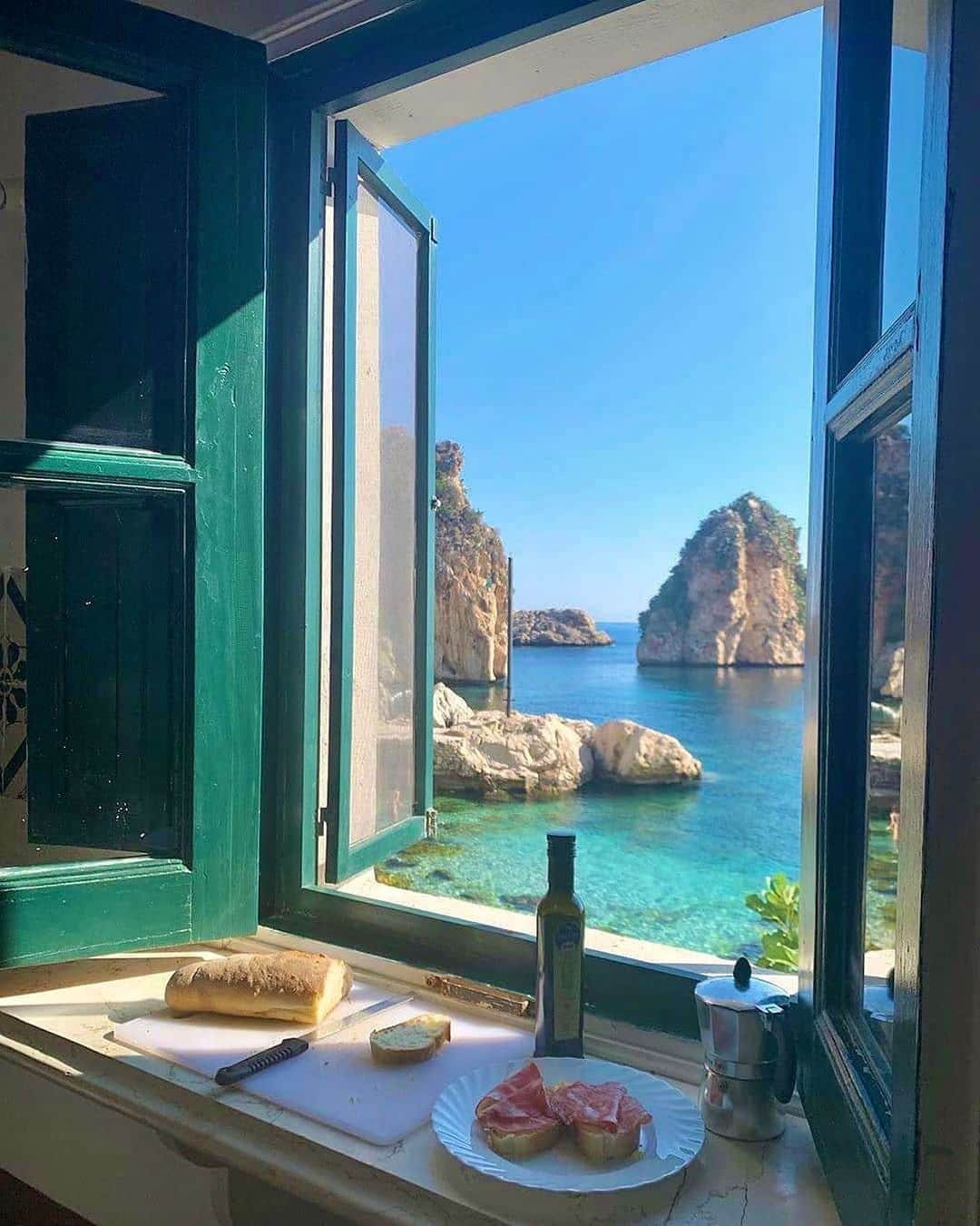 Earth Picsさんのインスタグラム写真 - (Earth PicsInstagram)「“I took this photo while having breakfast with my family last summer in Sicily. We will go back again, I promised my kids." By @debimazar Where will you travel to once things get back to normal? - @debimazar」4月3日 23時44分 - earthpix