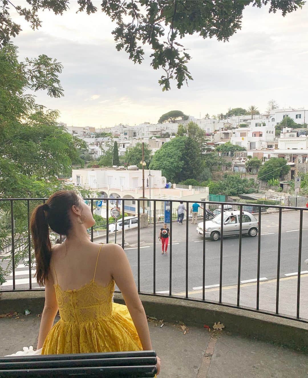 のインスタグラム：「たくさんの素敵な思い出は自らを強くします☝️ beautiful capri 🇮🇹 little city💓 #lastsummer#italytrip#stayhome」