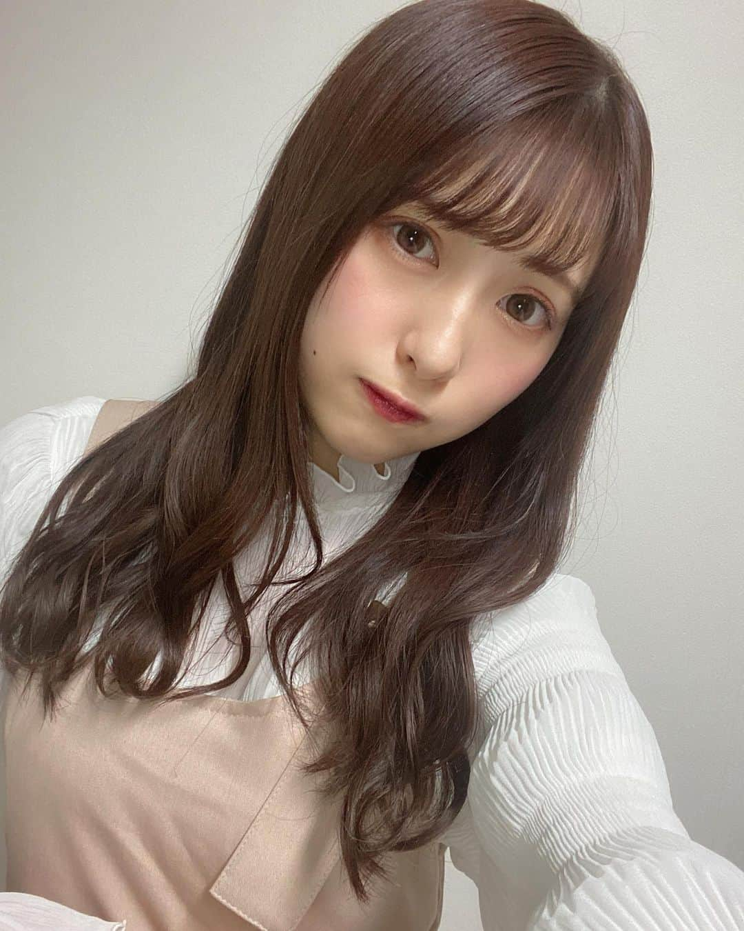 華山志歩のインスタグラム：「﻿ SHOWROOMありがとうございました！﻿ 初めての光景でなにもわからず、﻿ あたふたしてたよね😳﻿ ﻿ 一瞬で配信終わっちゃったな〜😳💦﻿ ﻿ ﻿ あと画面が賑やかで！賑やかで！！﻿ すごく嬉しかったよーーー！﻿ みんなお陰です！本当にありがとう🥺✨」