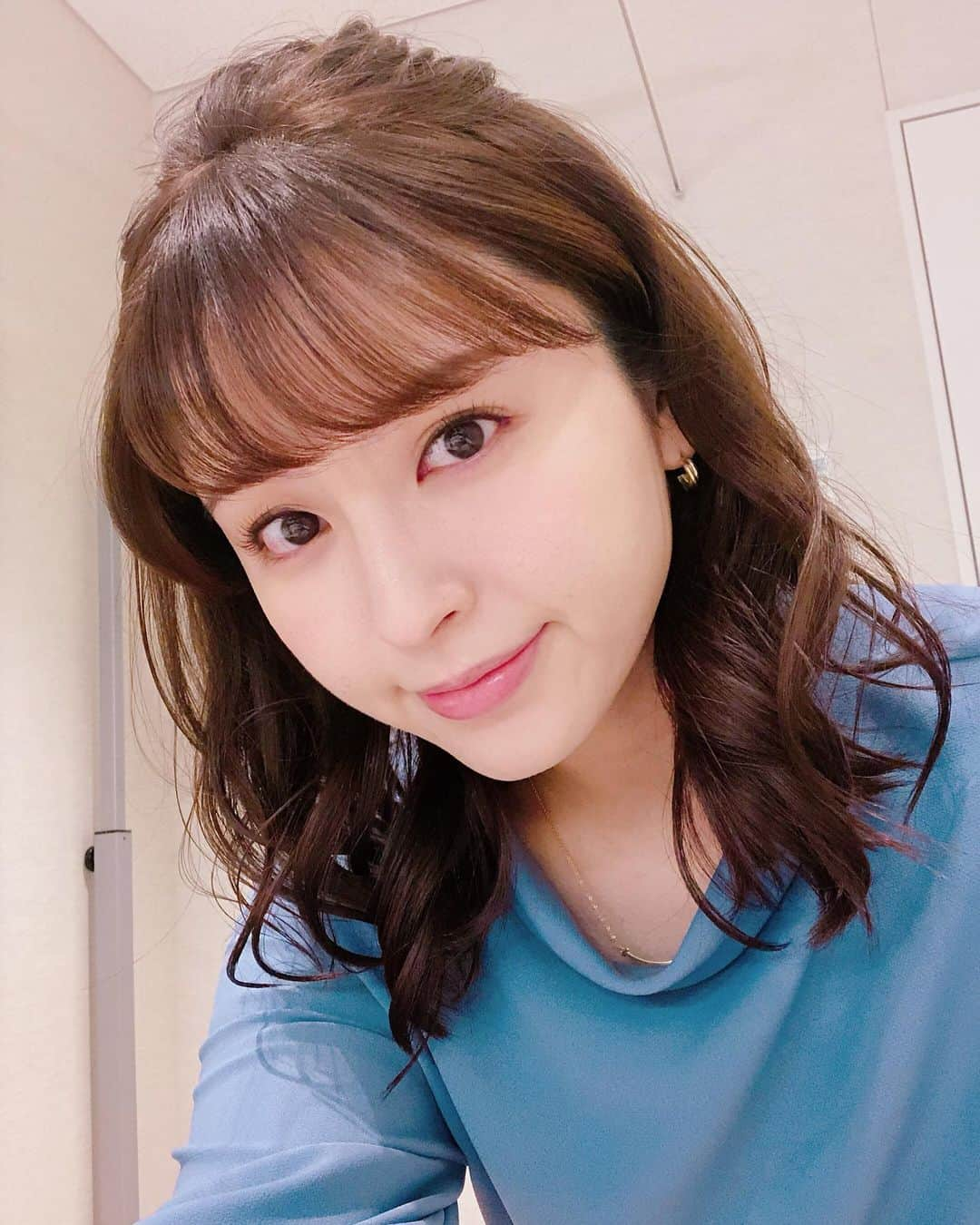 角谷暁子さんのインスタグラム写真 - (角谷暁子Instagram)「ちなみに #エンターザミュージック 、あすから放送時間が土曜日の朝8：30からにお引越しです！ そのあとすぐ、9:30からは #日経プラス10サタデー #ニュースの疑問 も。 土曜の朝もBSテレ東をごひいきにお願いいたしますね😌」4月3日 23時54分 - kadoya_akiko