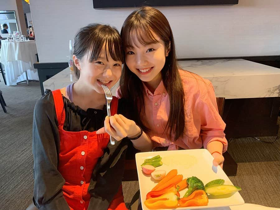 本田真凜さんのインスタグラム写真 - (本田真凜Instagram)「. 🍅HAPPY BIRTHDAY🥦 かわいい . . .  #産まれた時から知ってる #当たり前か #去年の誕生日の写真です #今年はおうちでお祝い  #2007年生まれ #さっきやん」4月4日 0時00分 - marin_honda