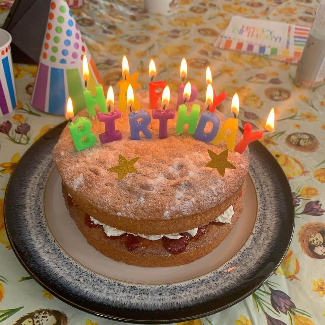 ティム・クルルのインスタグラム：「Thanks everyone for the birthday wishes 🎂🥳.. Not the time for big celebrations but let’s save it for a extra big one when things are back to normal.. #stayhome #birthday #party」