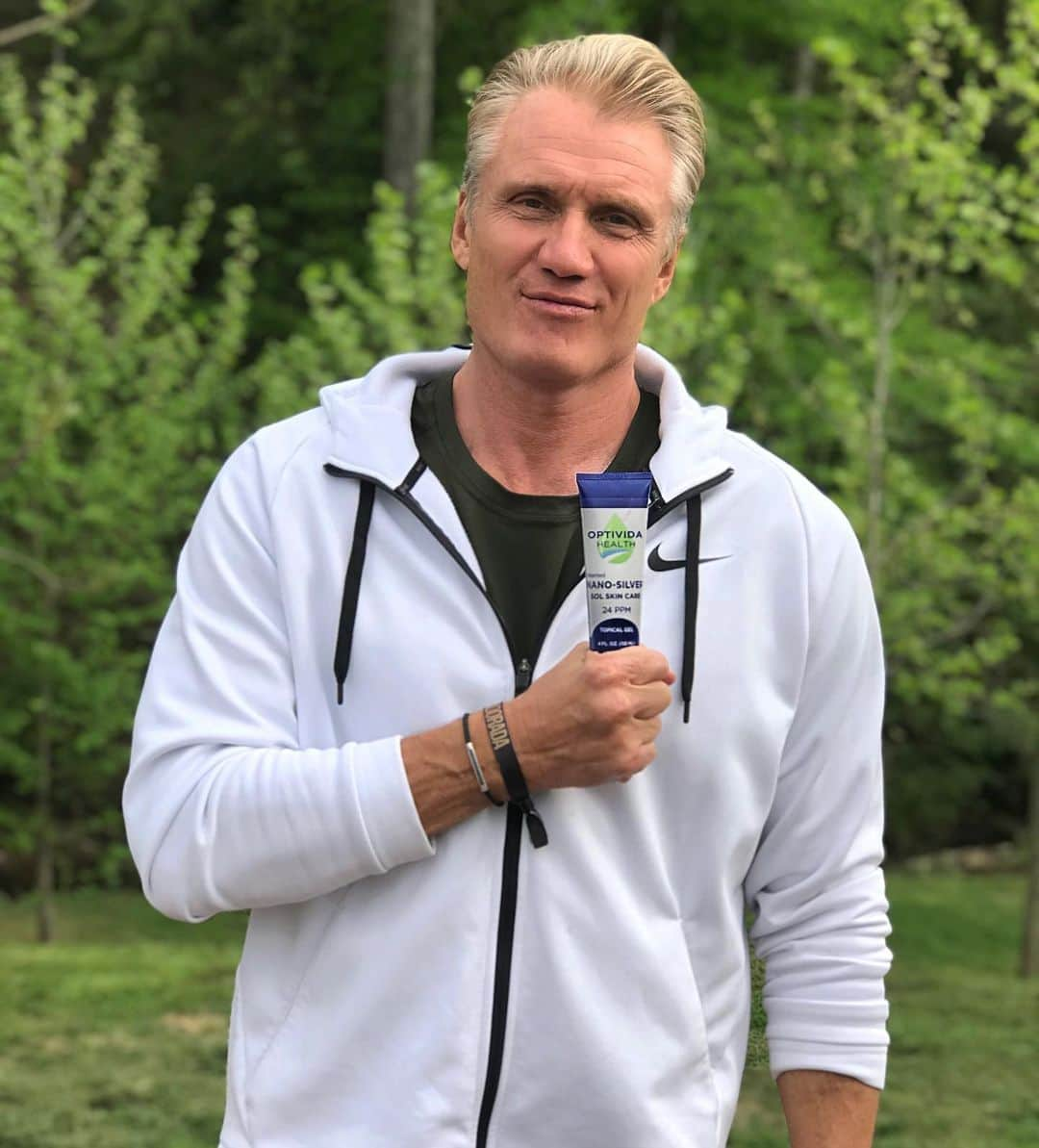 ドルフ・ラングレンさんのインスタグラム写真 - (ドルフ・ラングレンInstagram)「Hey guys, im happy to announce that I’ve decided to partner up with Optivida Health, a premium nutrition supplement company. I have been testing their products for a few months and found them very helpful in keeping me healthy in my day to day life.  This first product is a silver gel that I bring with me when I travel, work, go to the gym and in public in general. Its been particularly helpful in this situation we are in. I use it on my hands and in my nose as virus can enter through your mouth, nose and eyes. I think its better than alcohol based hand sanitizers as it has kill power for up to 4 hours and doesn’t dry out your hands.  Something very interesting I have come to learn is that silver has been used for hundreds of years as an antibacterial and antiseptic agent. I am proud and excited to be working with all the talented people at Optivida and the creator of this amazing brand Frank Davis! If you want to read more about the Silver Gel and how it can help you, click on the link in my bio.👊🏻」4月4日 0時46分 - dolphlundgren